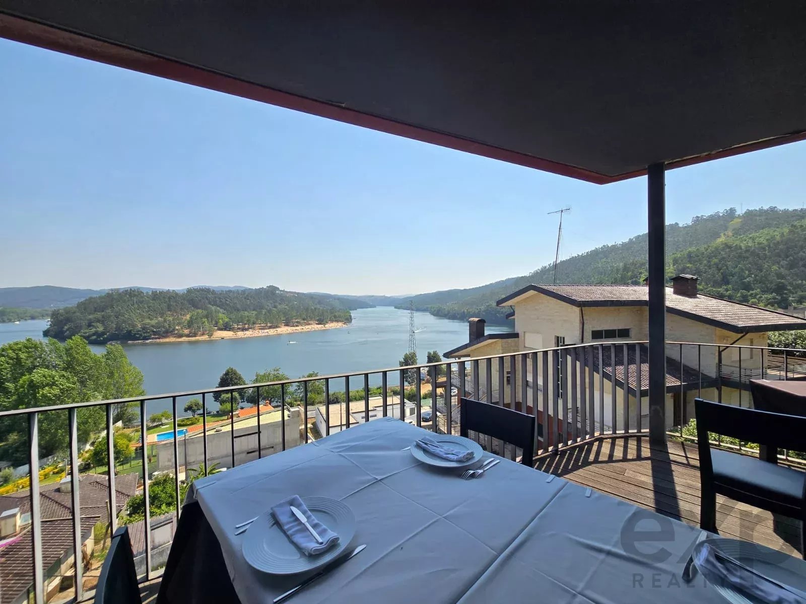 PORTUGAL • OPORTUNIDADE EXCLUSIVA DE INVESTIMENTO • VISTA PARA O RIO DOURO