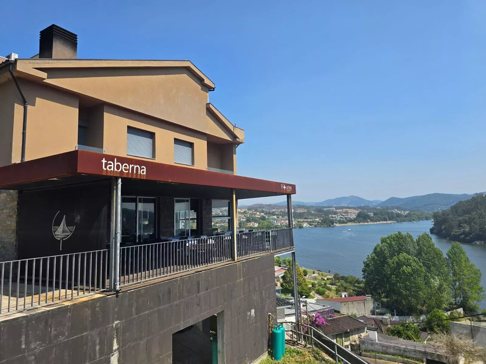 PORTUGAL • OPORTUNIDADE EXCLUSIVA DE INVESTIMENTO • VISTA PARA O RIO DOURO