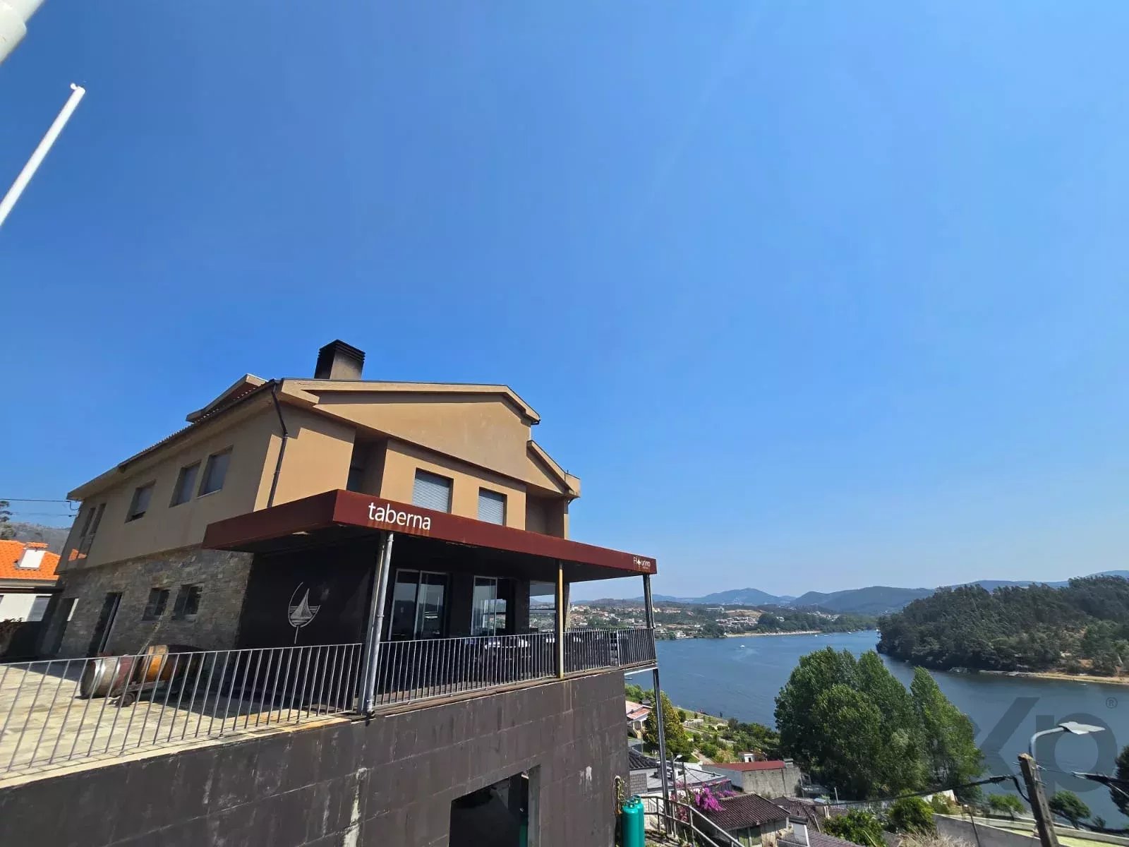 PORTUGAL • OPORTUNIDADE EXCLUSIVA DE INVESTIMENTO • VISTA PARA O RIO DOURO