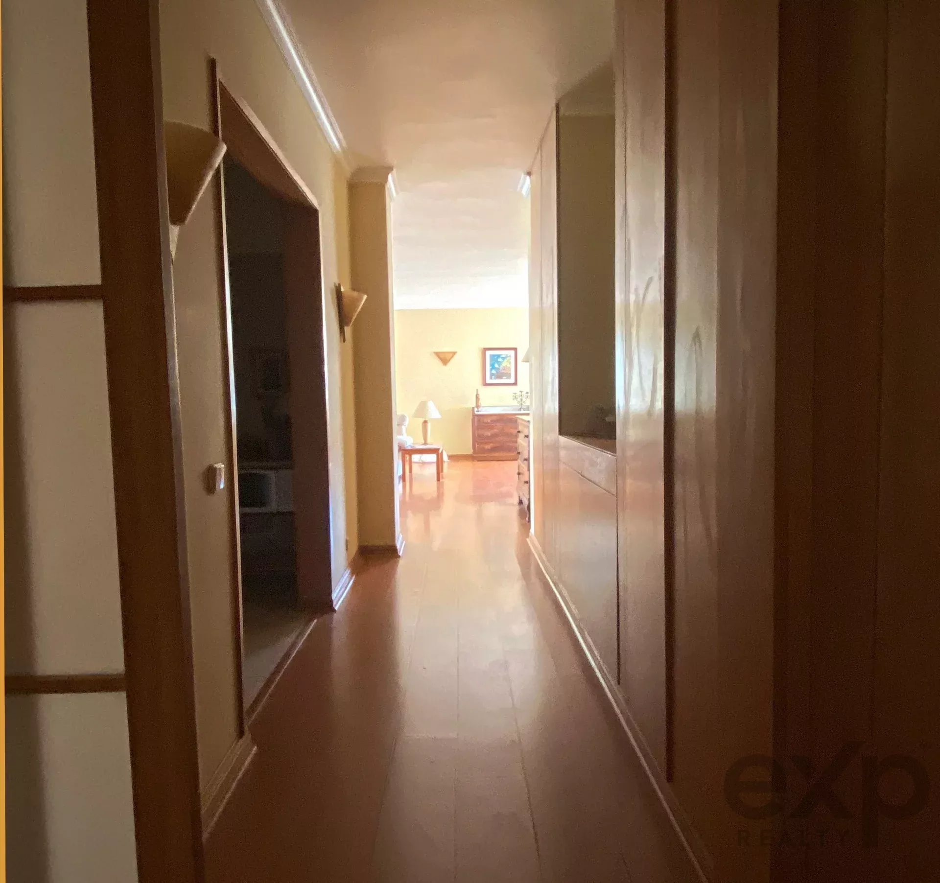 Excelente apartamento T1 para venda com vista de mar em São João da Caparica