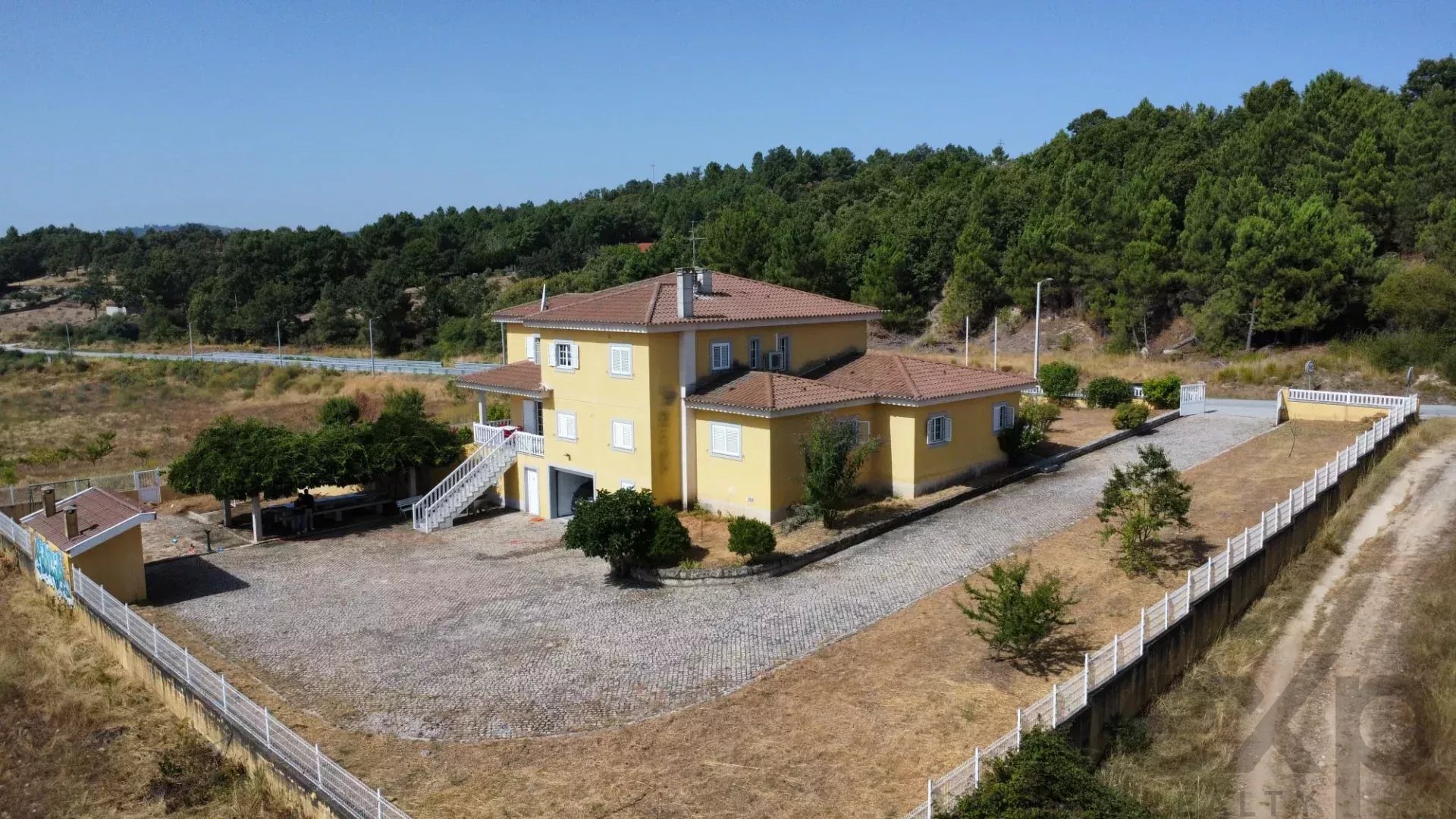 Casa Espaçosa em Valtorno: 6 Quartos para a Sua Família!