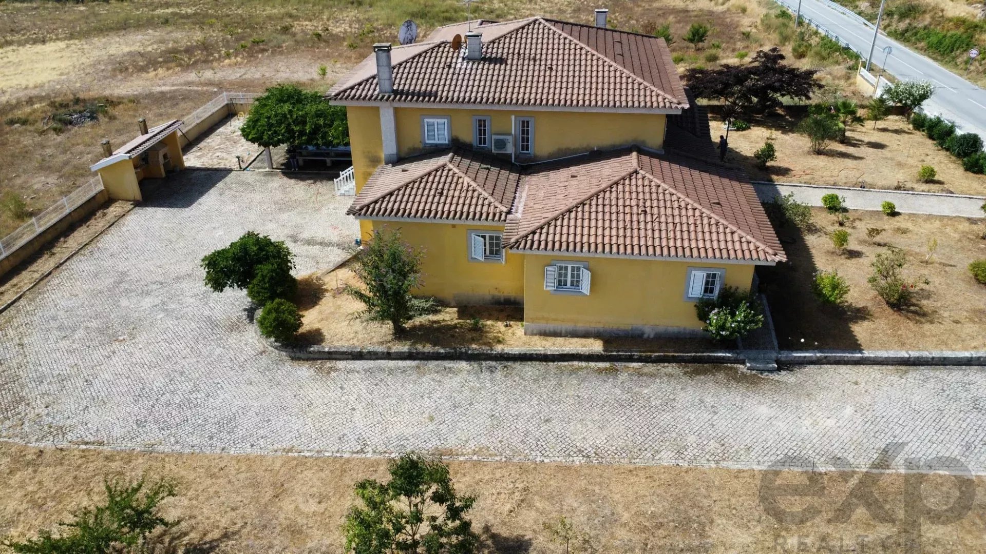 Casa Espaçosa em Valtorno: 6 Quartos para a Sua Família!
