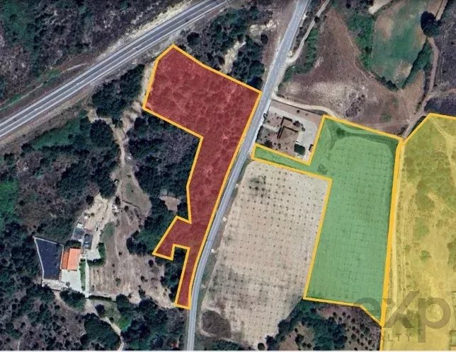 Terreno de 6,984 ha à venda em Valtorno e Mourão