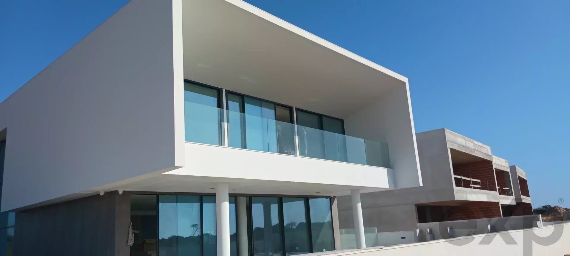 Modern villa in Lagos with four bedrooms and a magnificent swimming pool 86170326 image 41