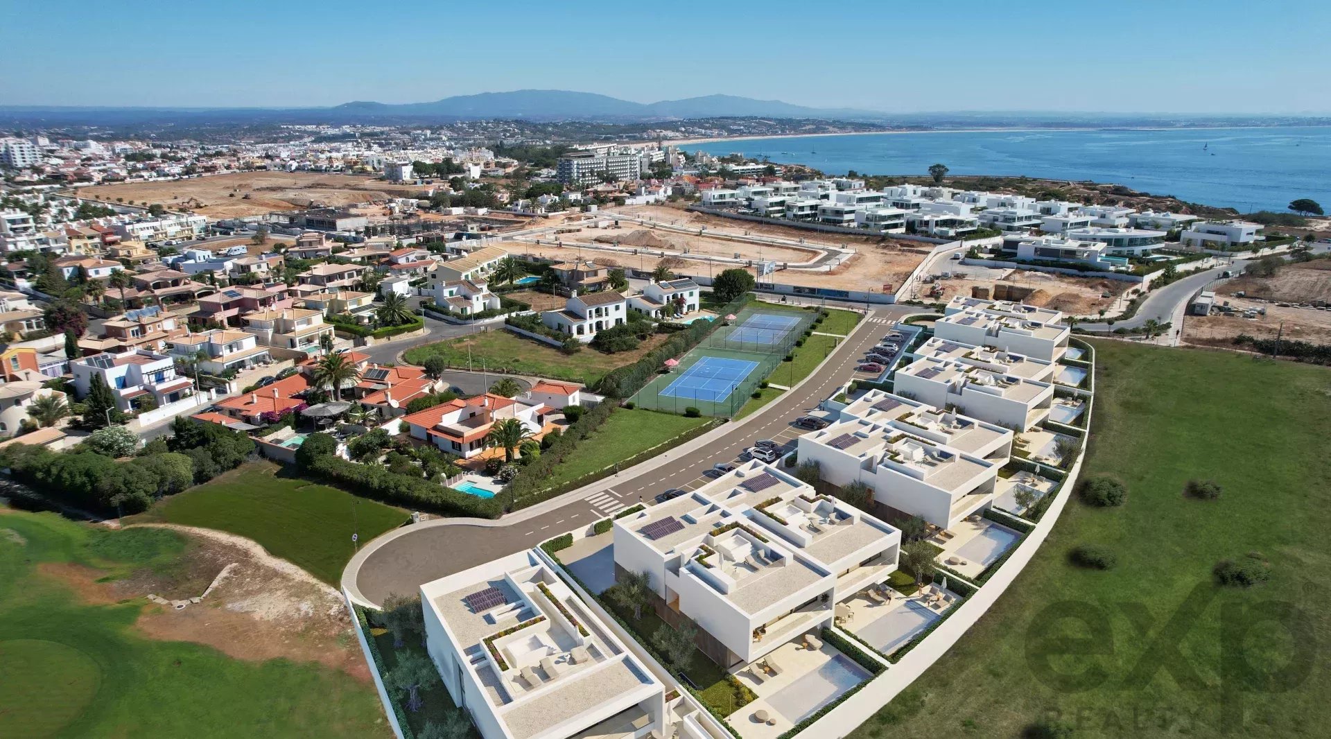 Villa moderna em Lagos com 4 quartos e piscina magnífica