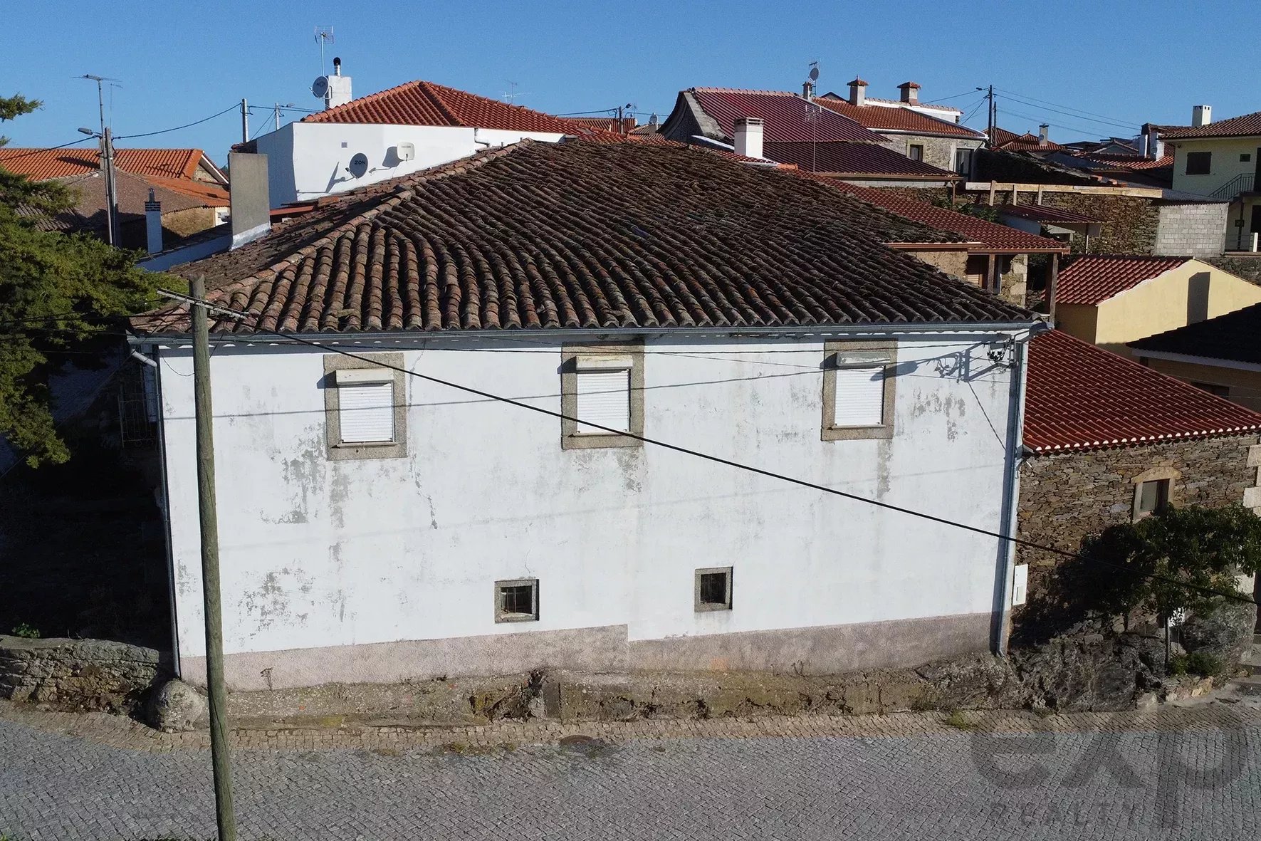 Casa Espaçosa em Caçarelhos e Angueira