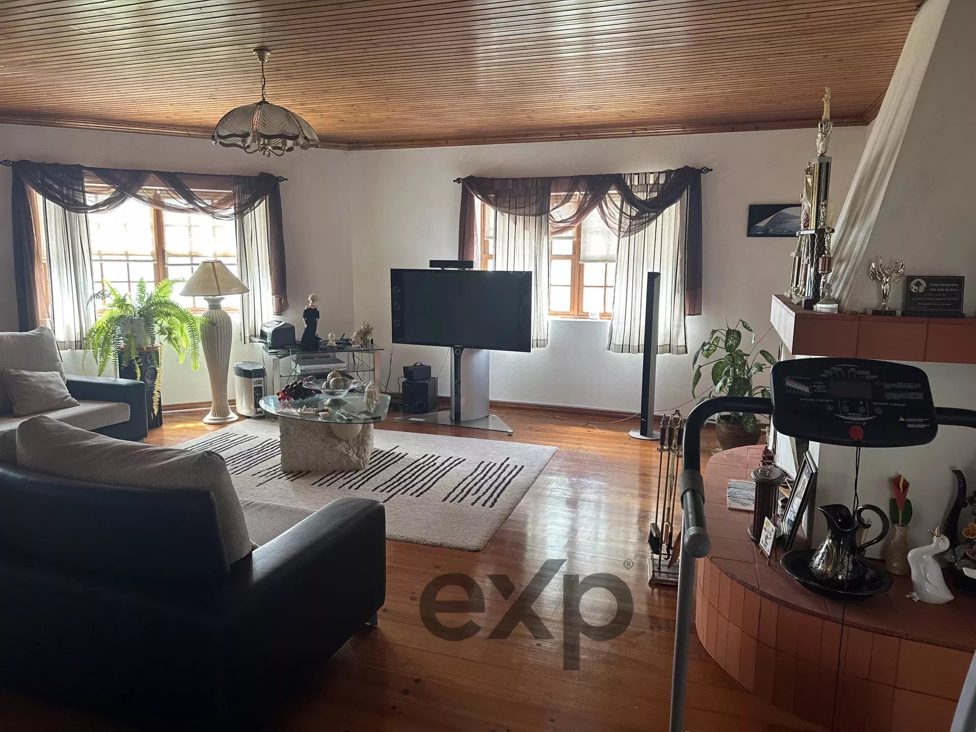 Charmoso retiro com 5 quartos na serena São João, Açores