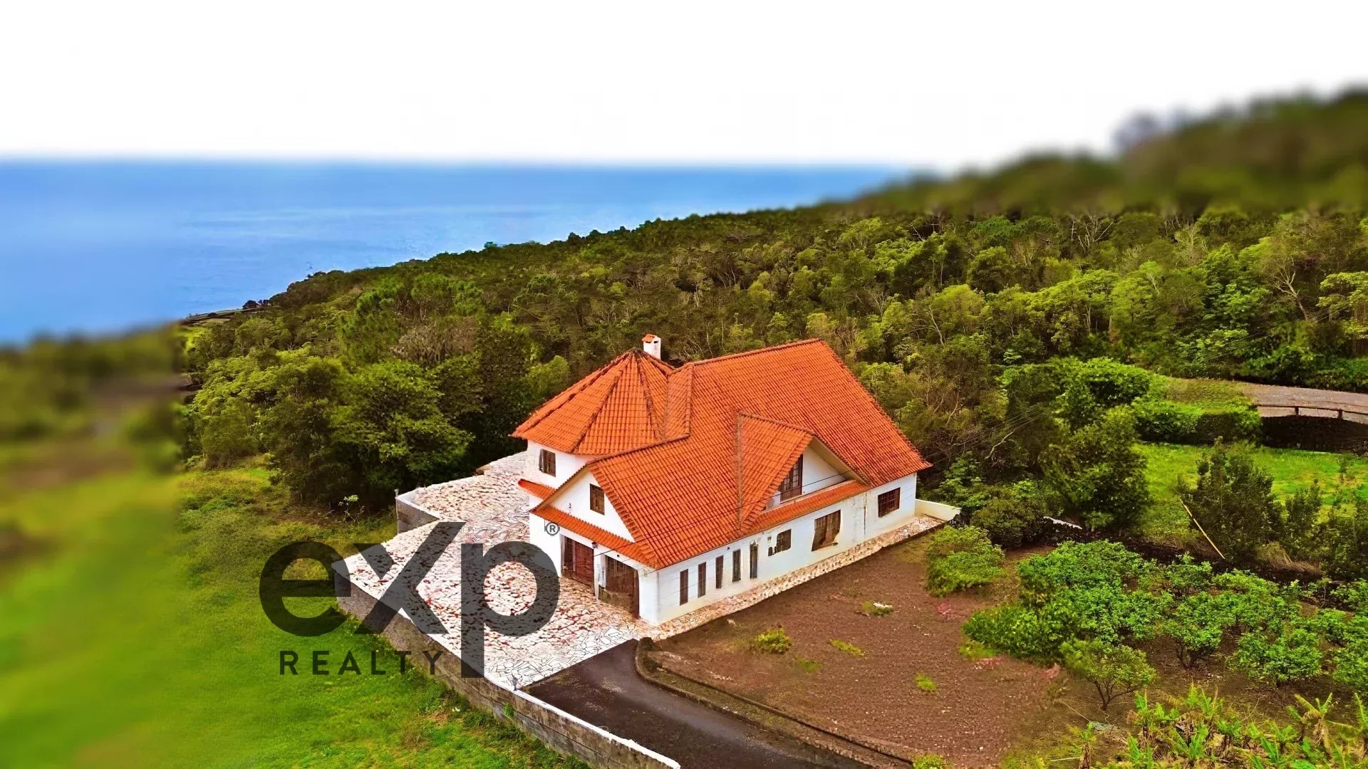 Charmoso retiro com 5 quartos na serena São João, Açores