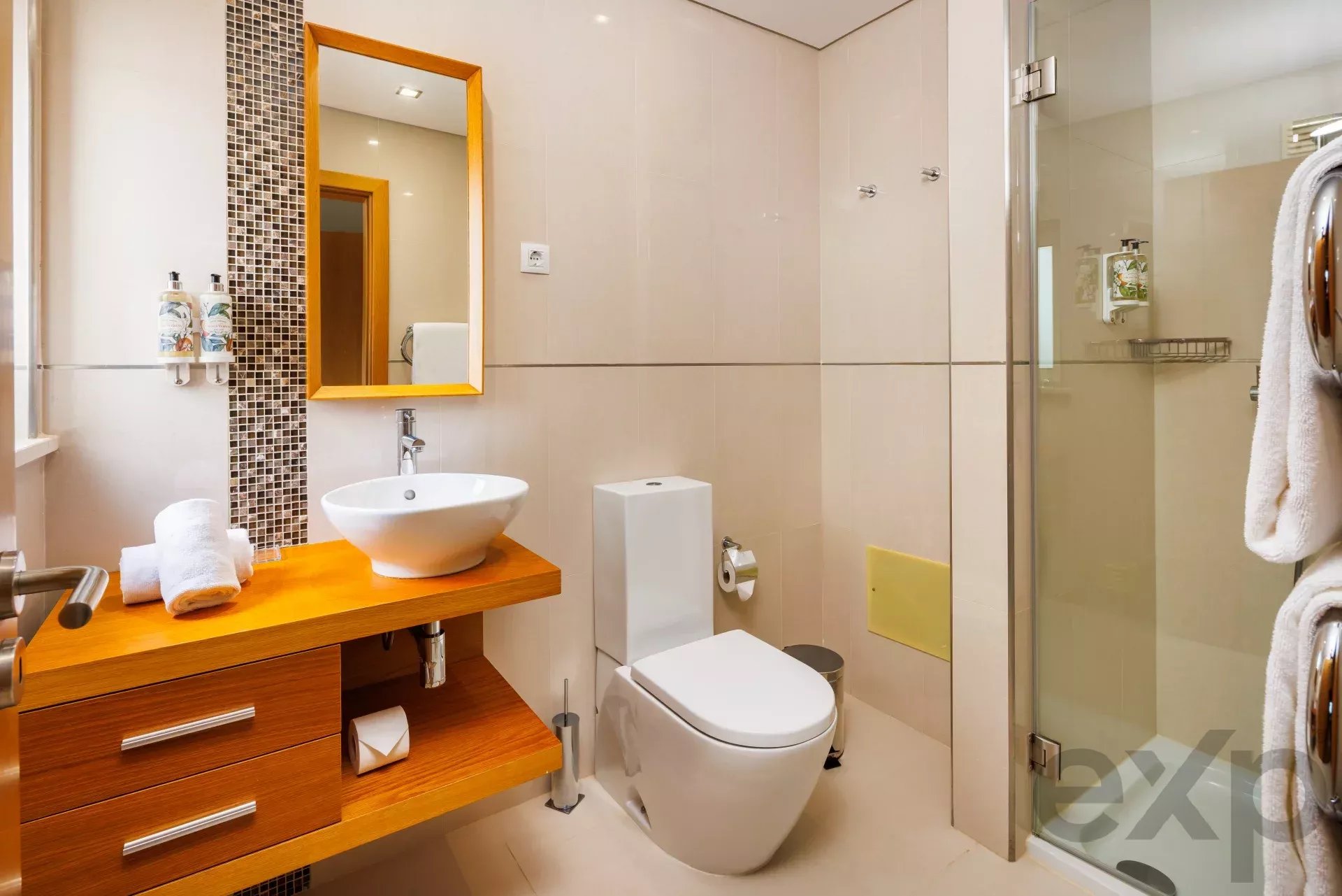 Modern 2‑bedroom duplex in Village Resort, Carvoeiro, Algarve 86188065 image 14