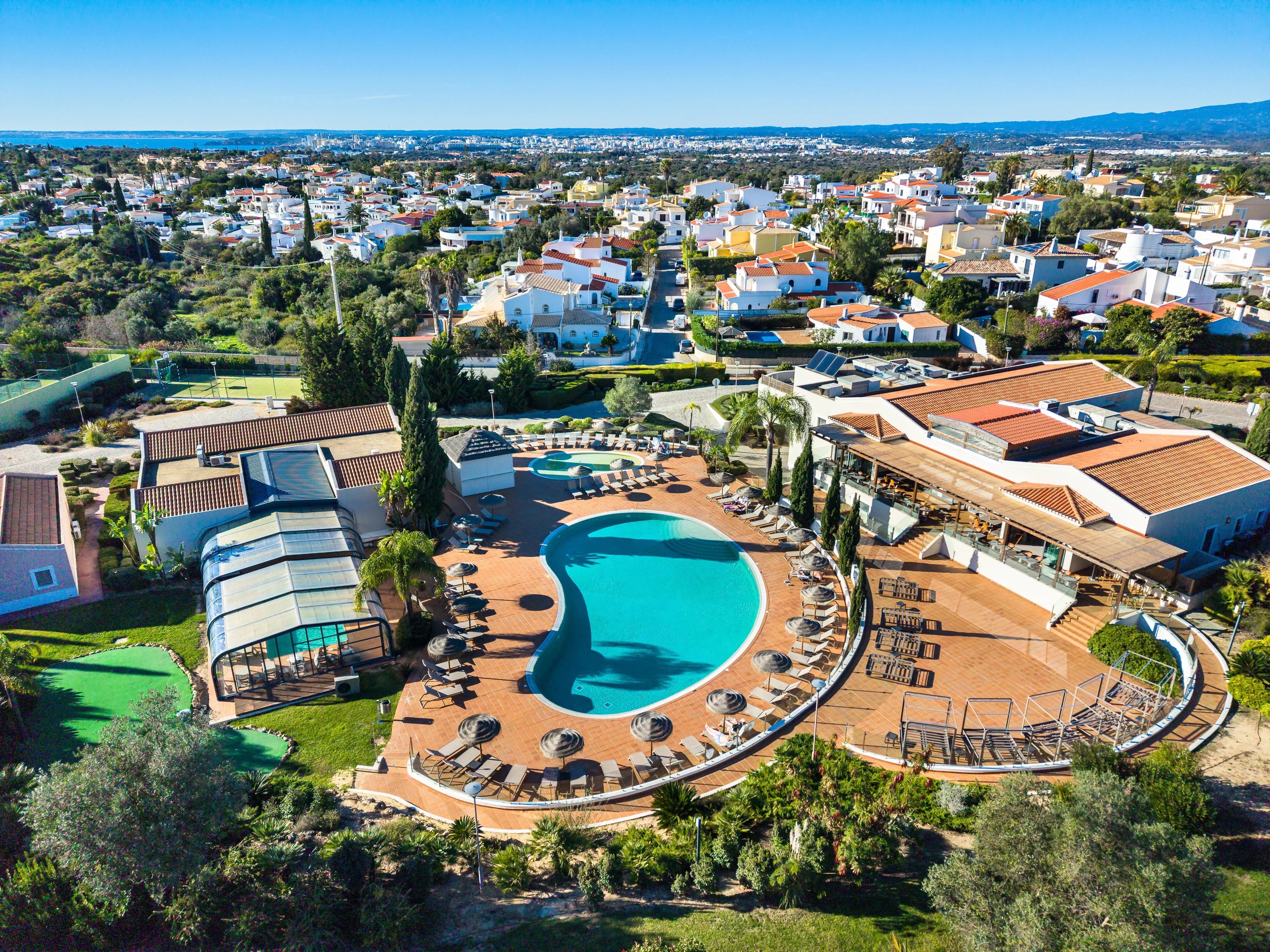 Modern 2‑bedroom duplex in Village Resort, Carvoeiro, Algarve 86188065 image 25
