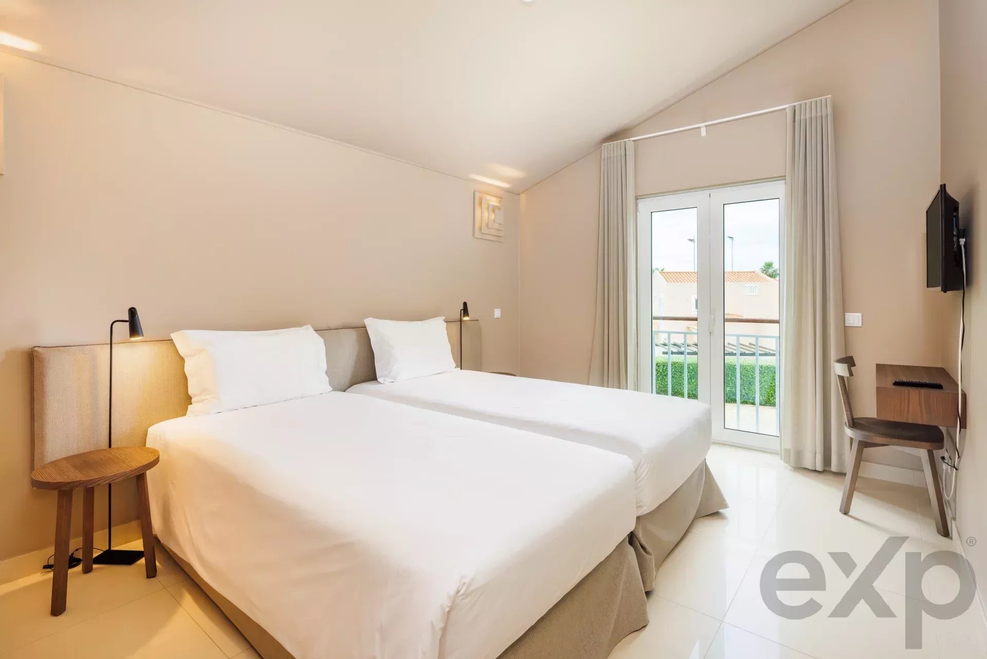 Modern 2‑bedroom duplex in Village Resort, Carvoeiro, Algarve 86188065 image 13