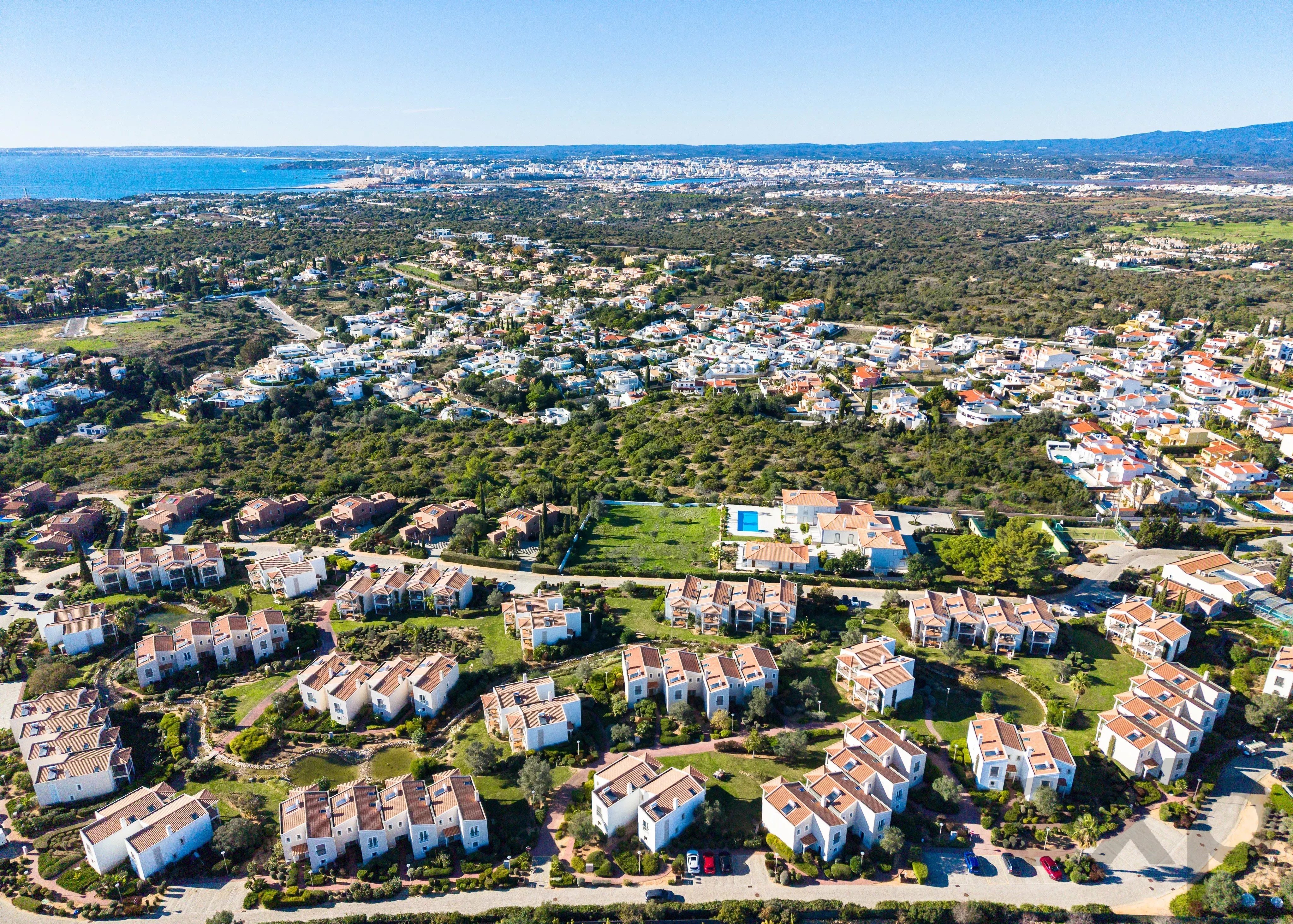 Modern 2‑bedroom duplex in Village Resort, Carvoeiro, Algarve 86188065 image 29