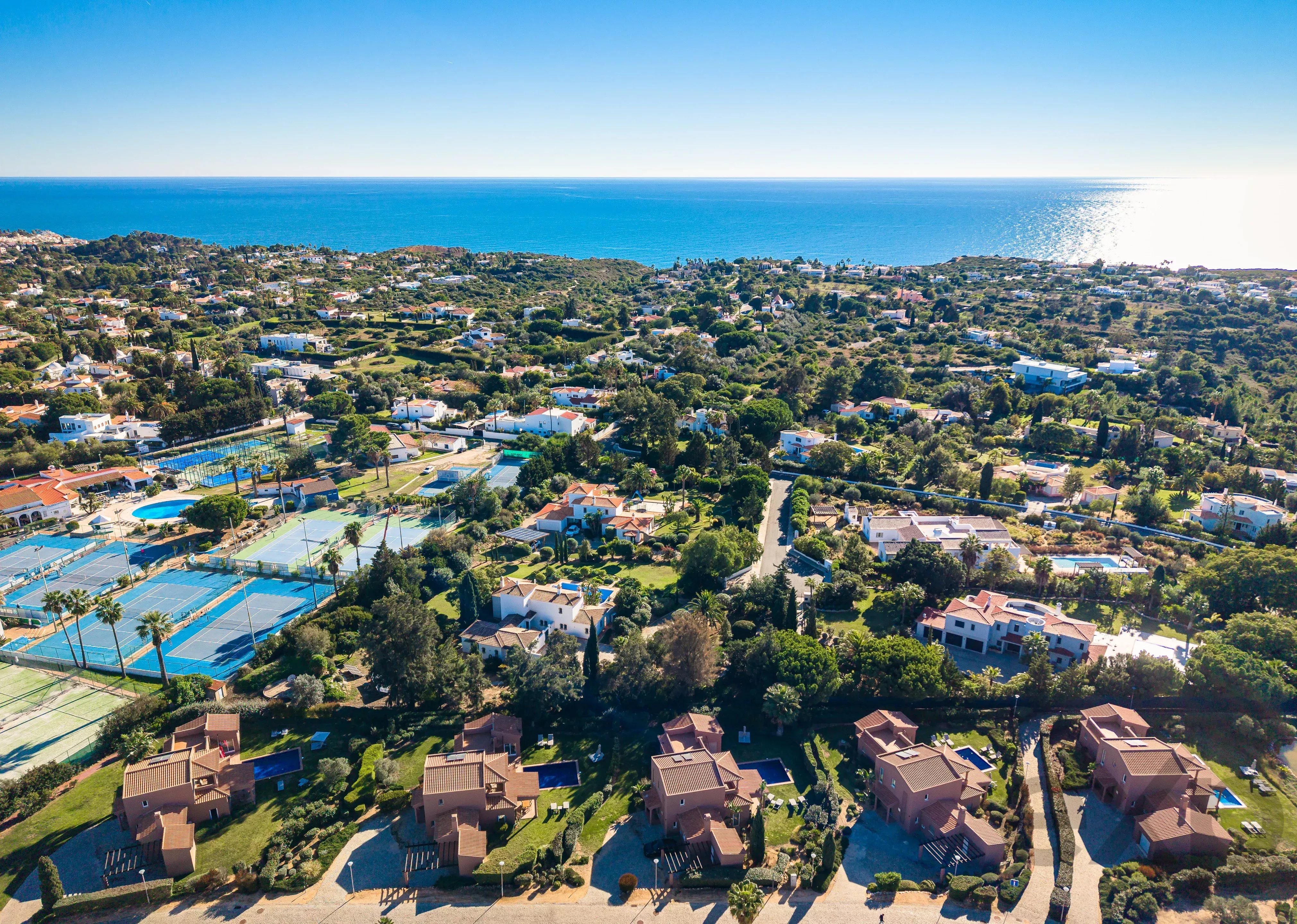 Modern T4 Residence with Private Swimming Pool at Vale da Lapa Resort 86188124 image 25