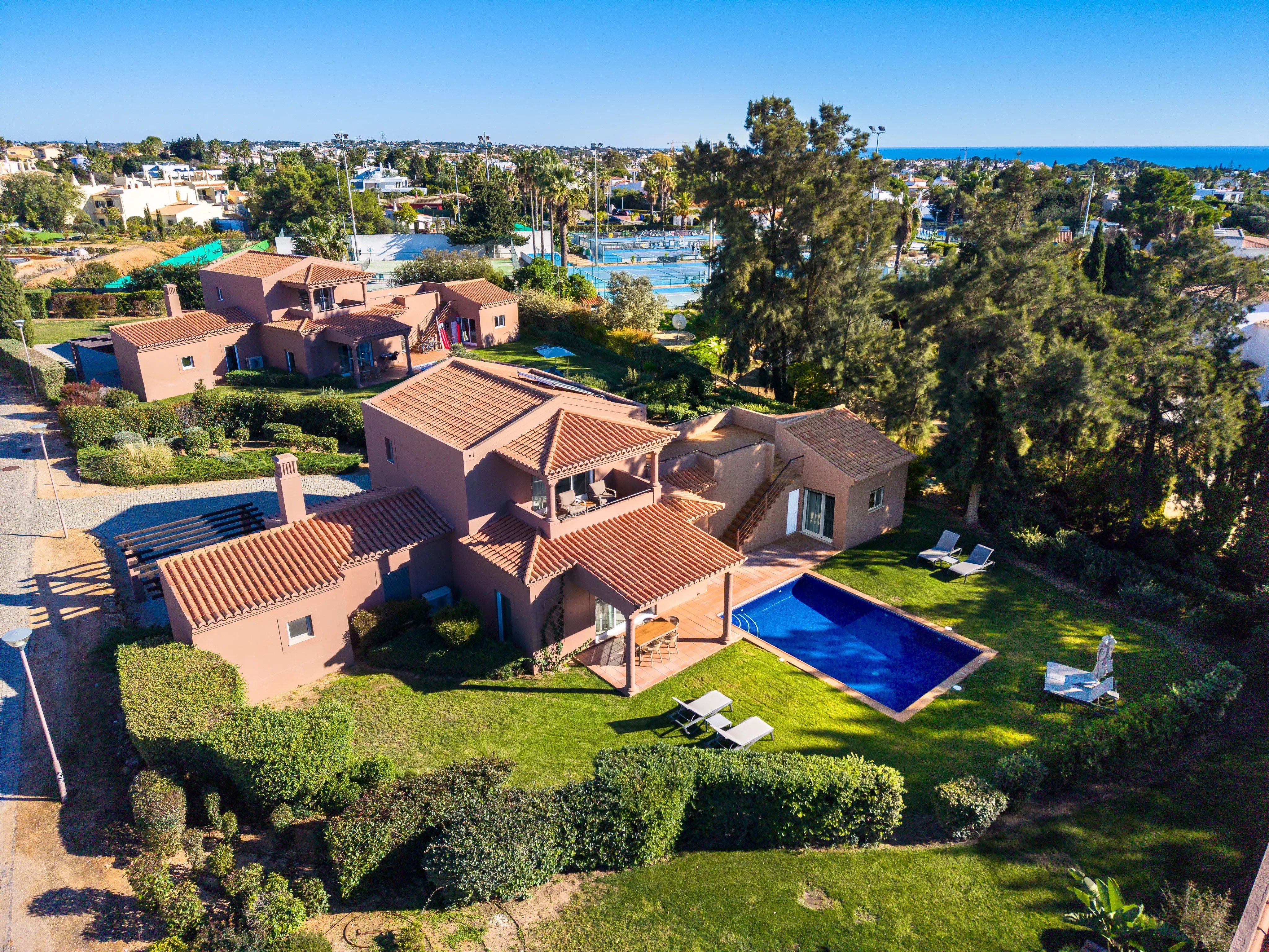 Modern T4 Residence with Private Swimming Pool at Vale da Lapa Resort 86188124 image 24
