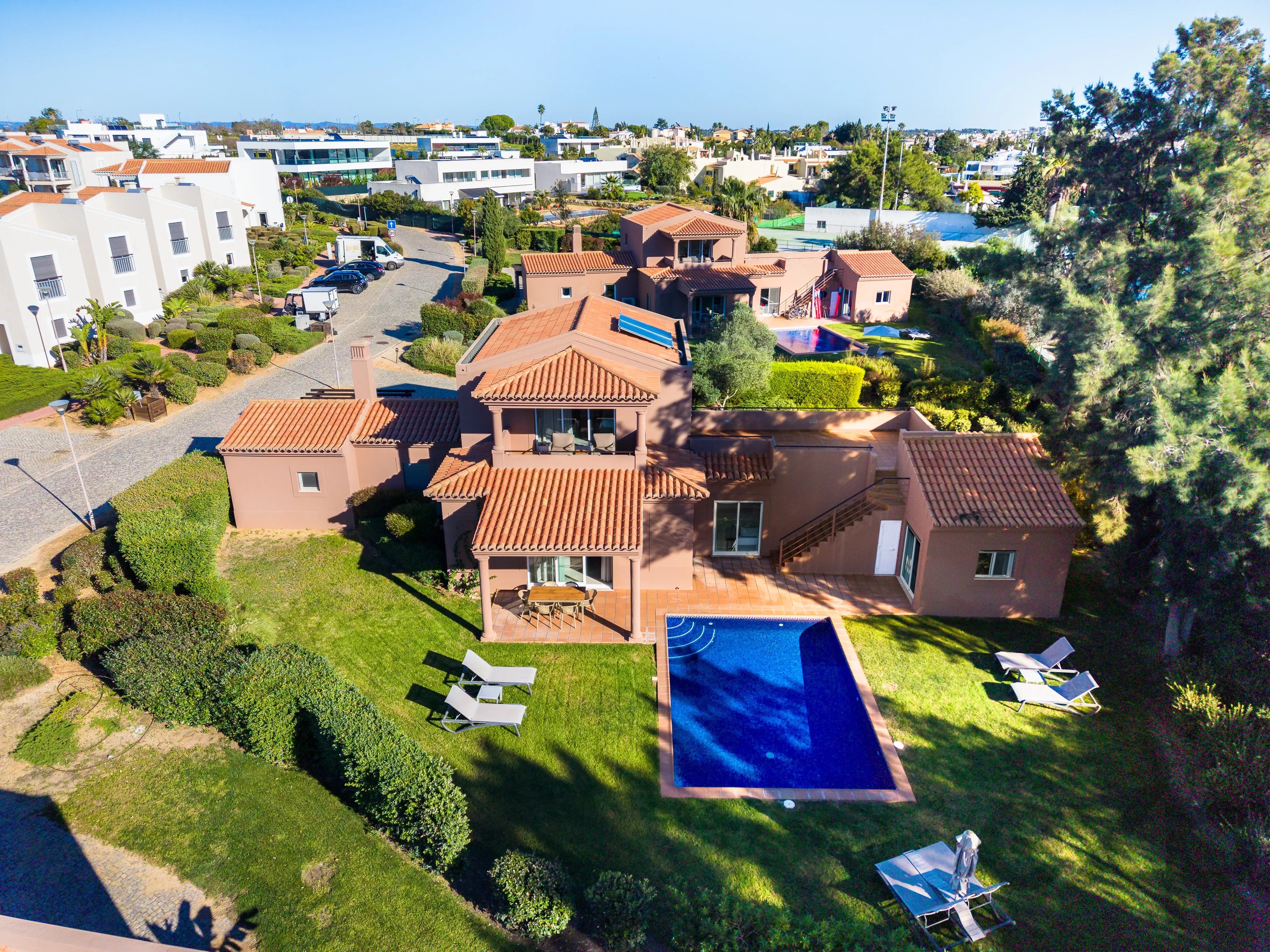 Modern T4 Residence with Private Swimming Pool at Vale da Lapa Resort 86188124 image 23