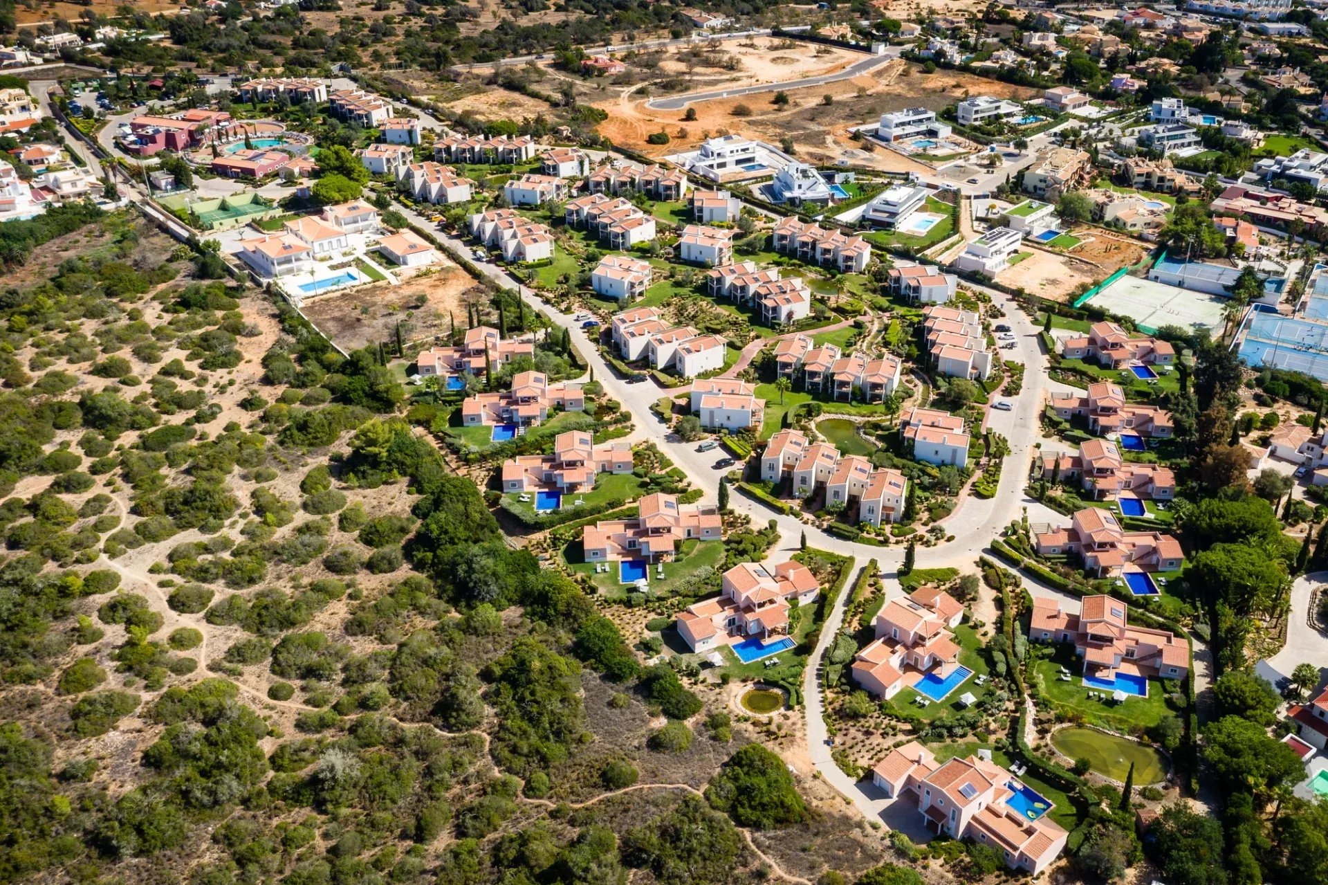 Modern T4 Residence with Private Swimming Pool at Vale da Lapa Resort 86188124 image 22