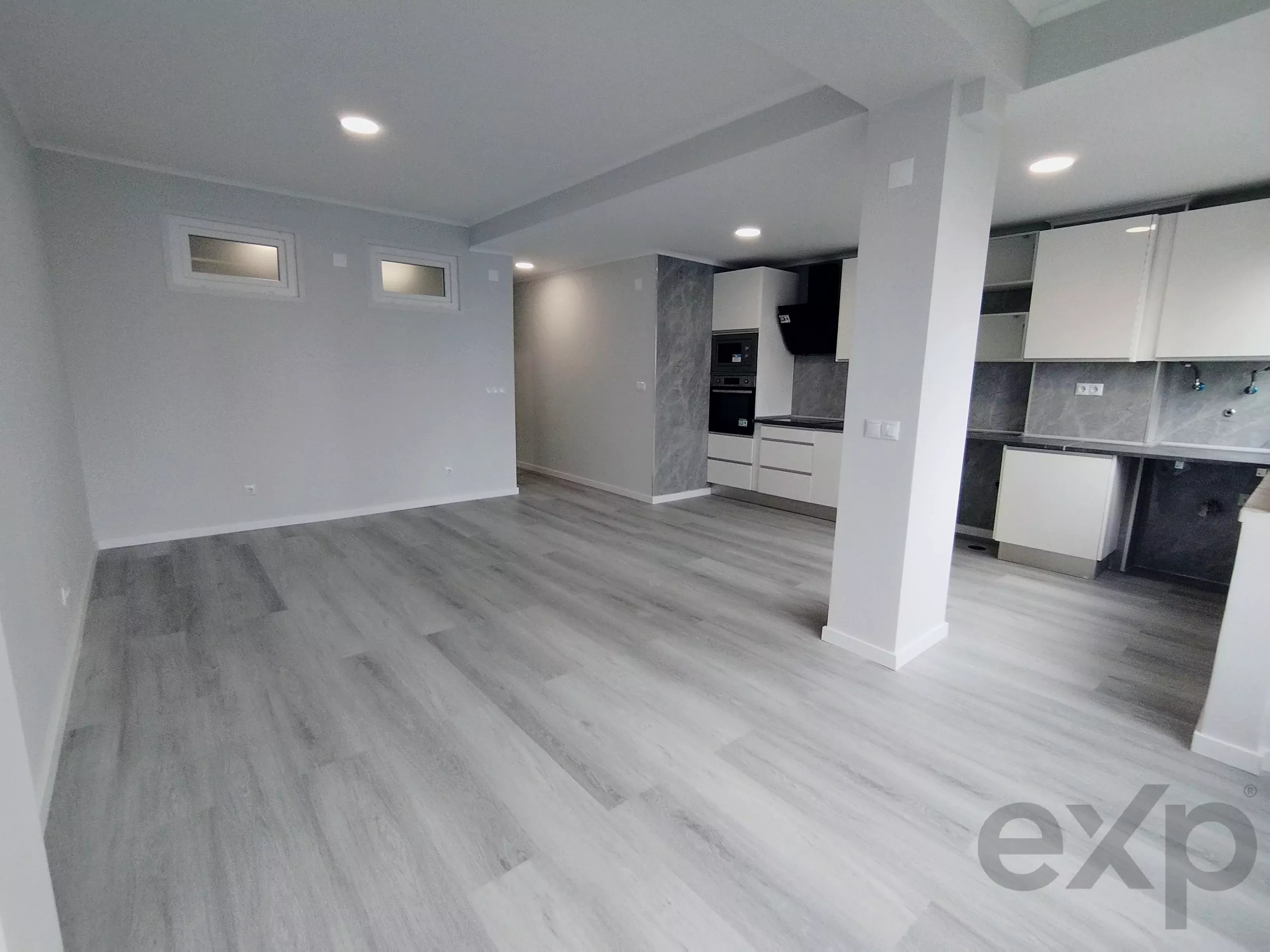 Completely renovated, central two‑bedroom apartment in Oeiras: Comfort, lift and premium location 86191632 image 26