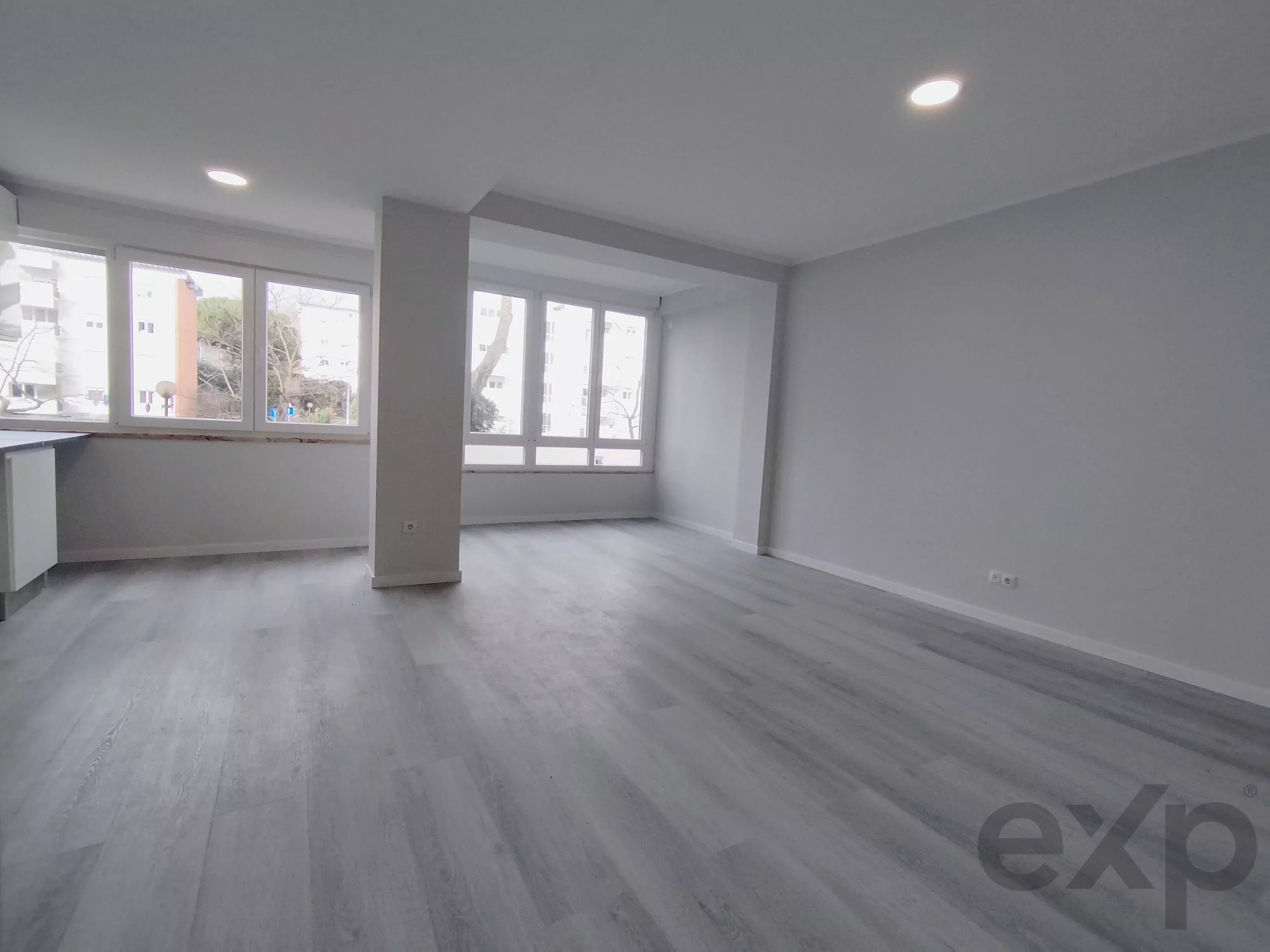 Completely renovated, central two‑bedroom apartment in Oeiras: Comfort, lift and premium location 86191632 image 23