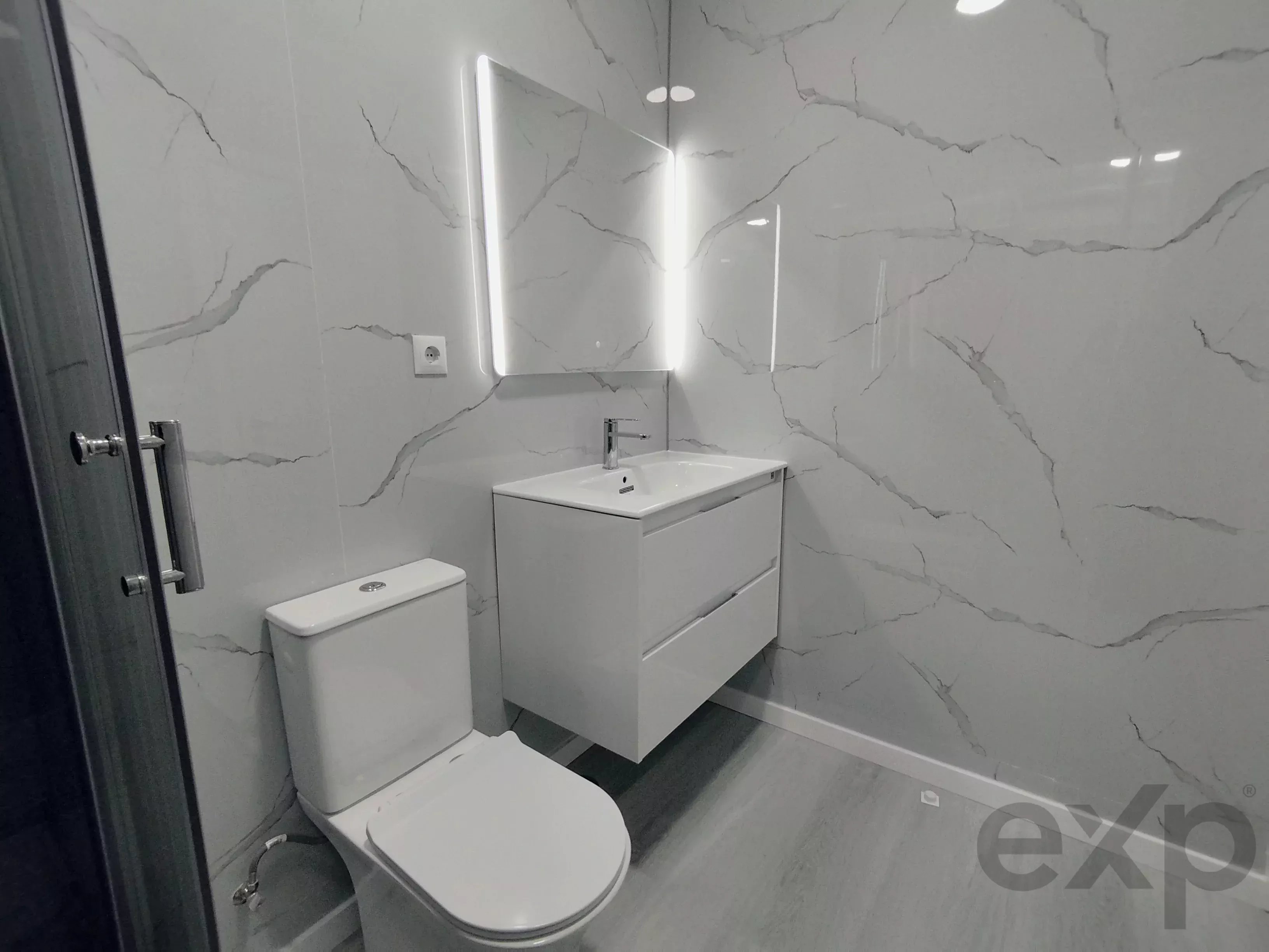 Completely renovated, central two‑bedroom apartment in Oeiras: Comfort, lift and premium location 86191632 image 18