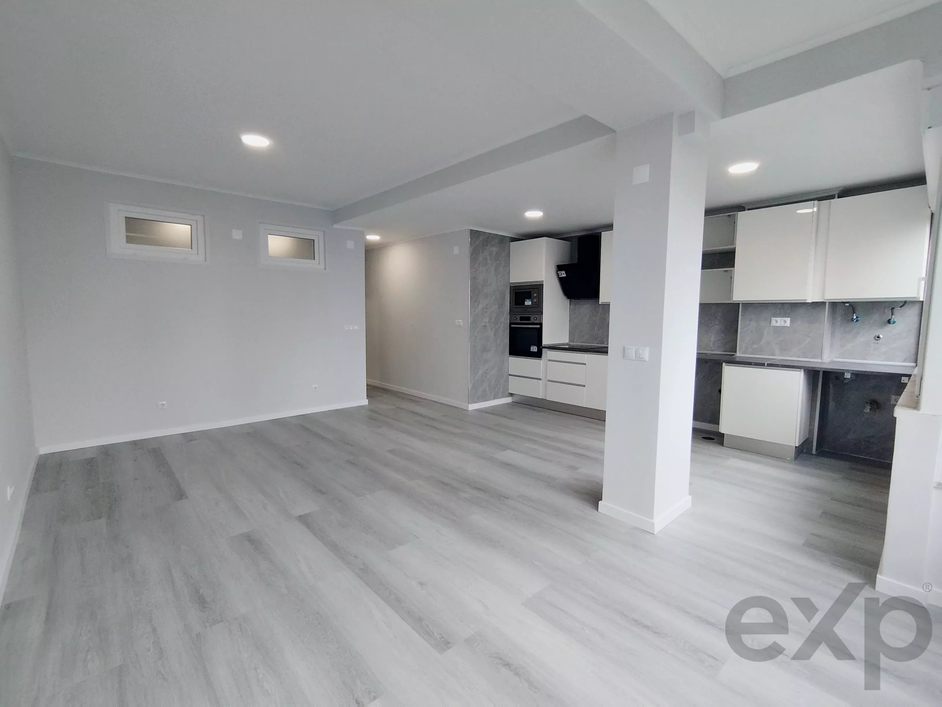 Completely renovated, central two‑bedroom apartment in Oeiras: Comfort, lift and premium location 86191632 image 27