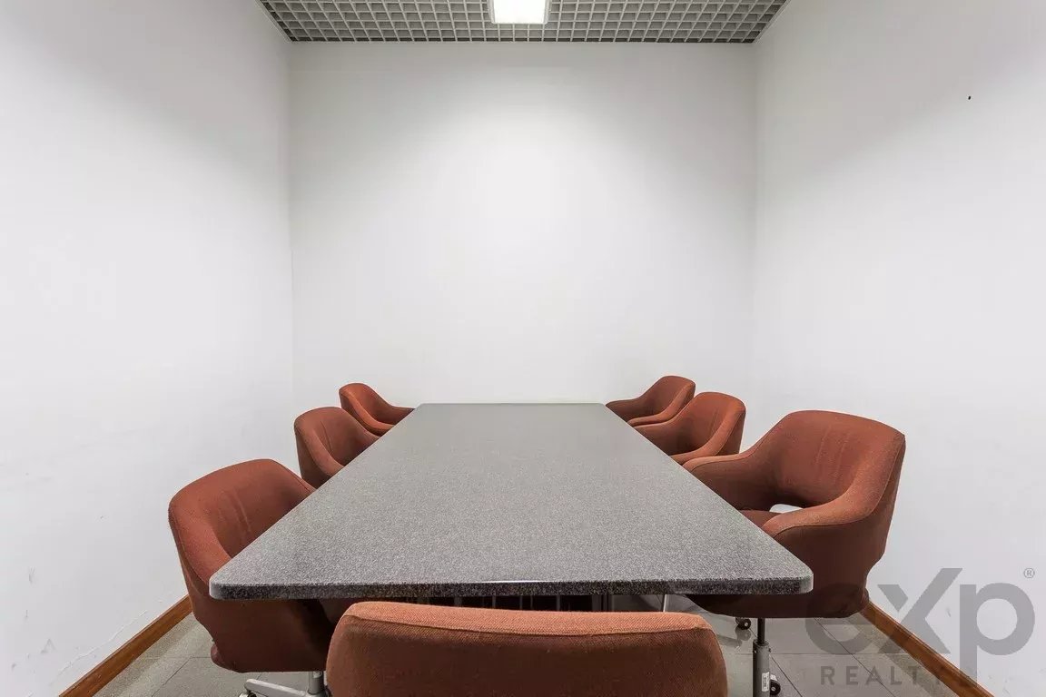 Infra-estrutura Completa, Funcionalidade e Localização - Escritório para Arrendamento em Perafita