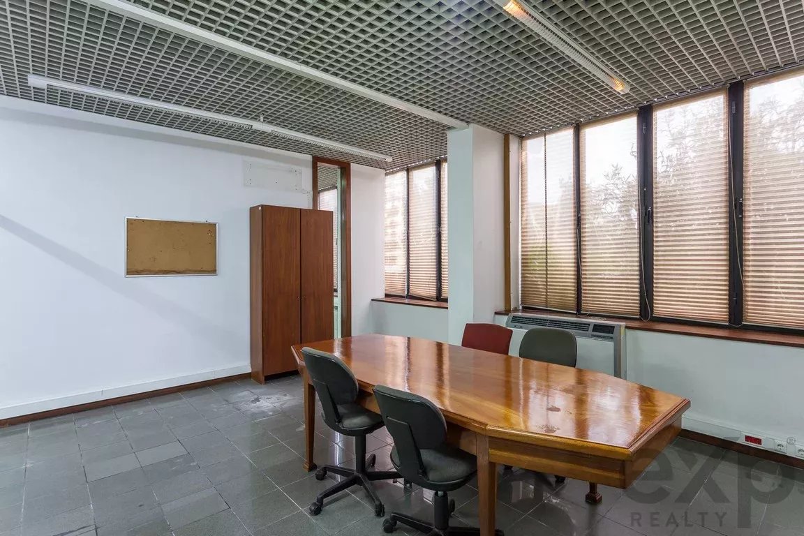 Infra-estrutura Completa, Funcionalidade e Localização - Escritório para Arrendamento em Perafita