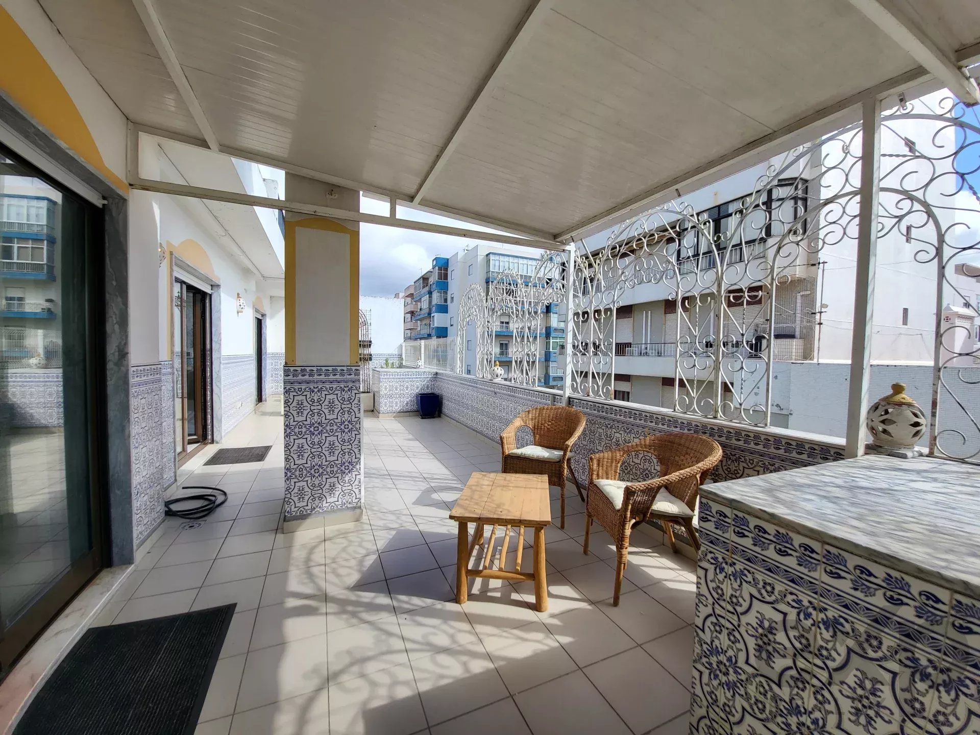 Excepcional T2  no último andar com um amplo terraço. Centro histórico de Portimão. 86219852 image 7