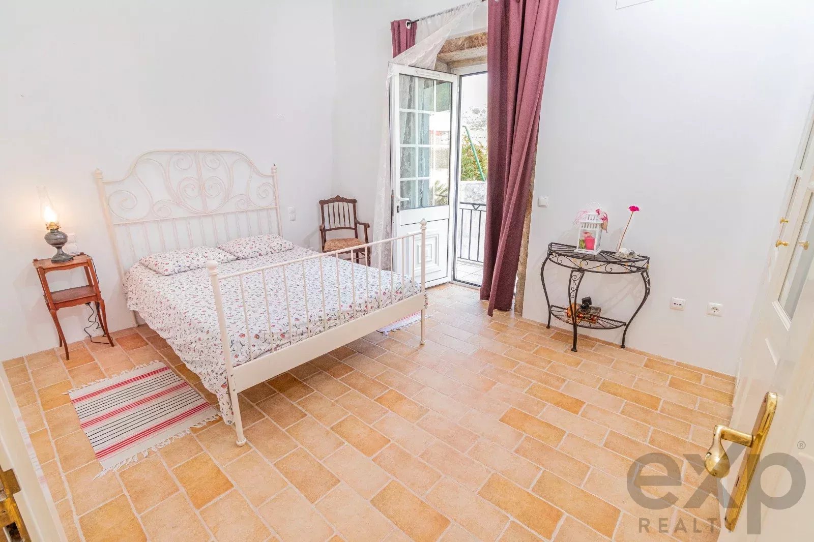Moradia T3 Centenária Reabilitada, com Piscina, em Macieira de Cambra
