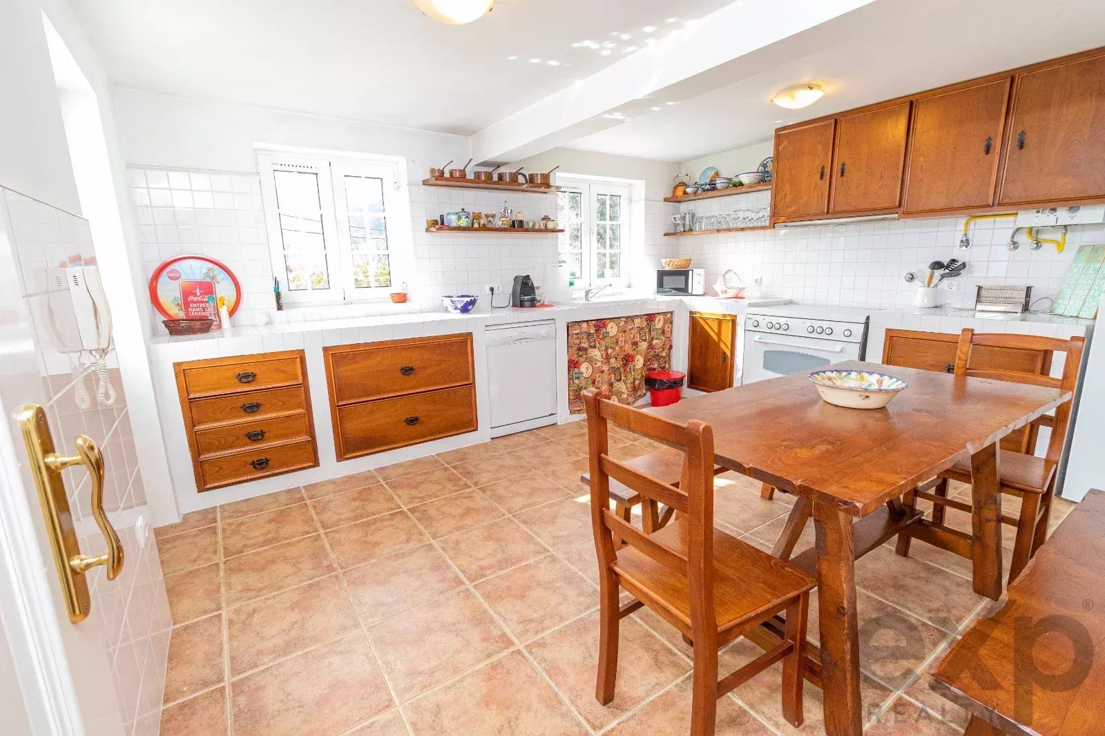 Moradia T3 Centenária Reabilitada, com Piscina, em Macieira de Cambra