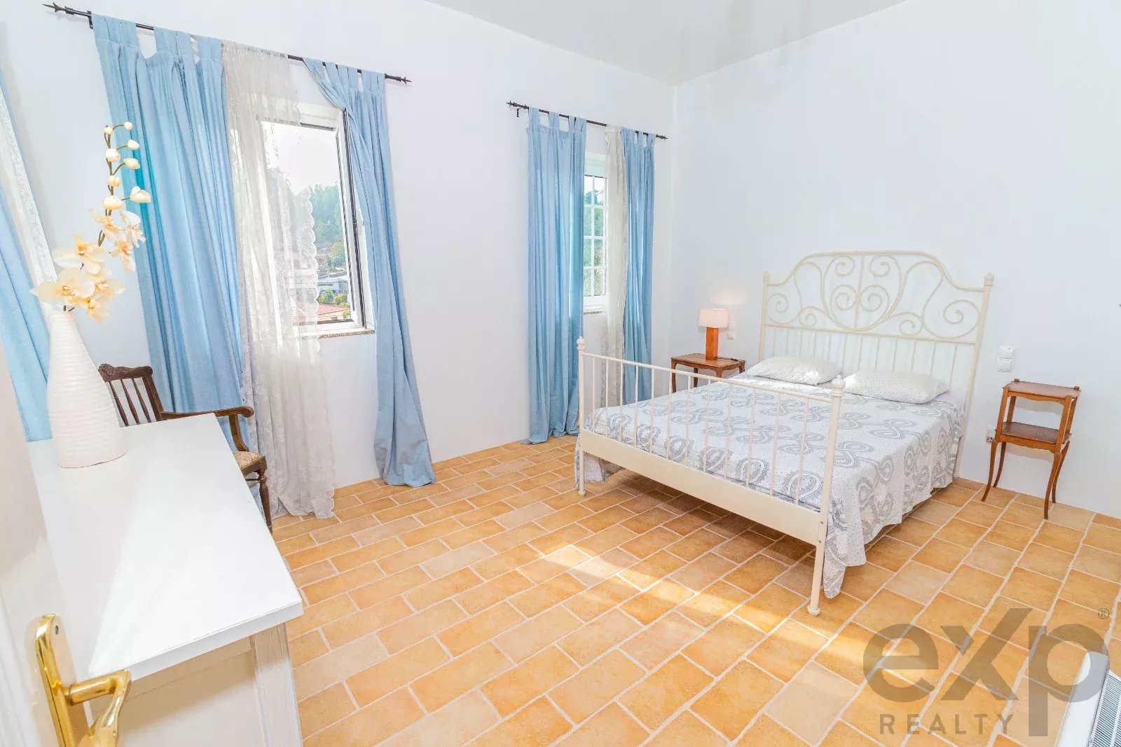 Moradia T3 Centenária Reabilitada, com Piscina, em Macieira de Cambra