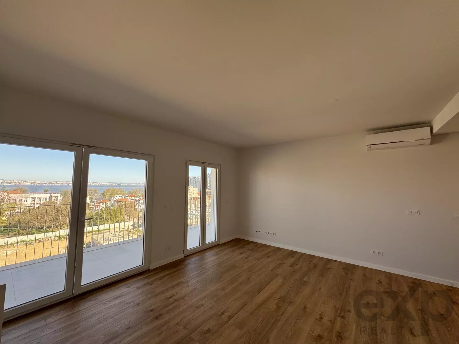 It is more than a simple T2 – it is a two‑bedroom flat featuring a balcony with scenic views, leisure amenities and an enhanced quality of life. 86351022 image 10
