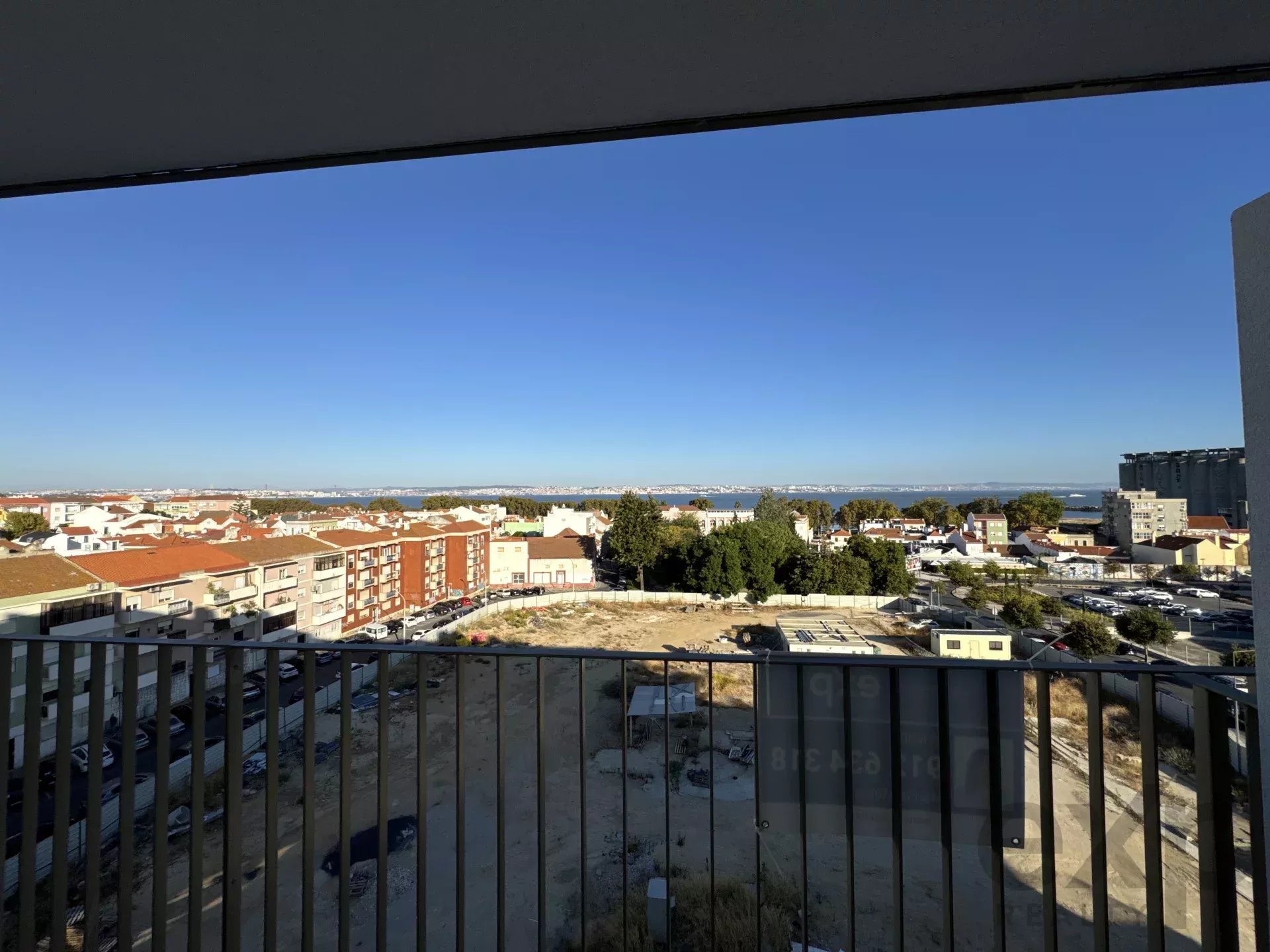 It is more than a simple T2 – it is a two‑bedroom flat featuring a balcony with scenic views, leisure amenities and an enhanced quality of life. 86351022 image 47