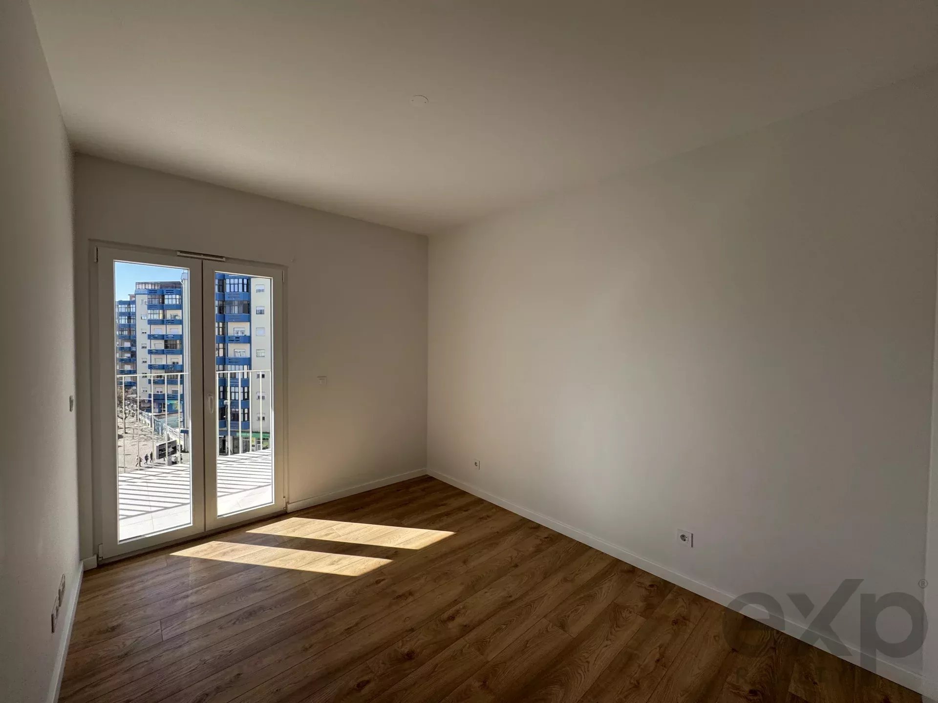 It is more than a simple T2 – it is a two‑bedroom flat featuring a balcony with scenic views, leisure amenities and an enhanced quality of life. 86351022 image 15
