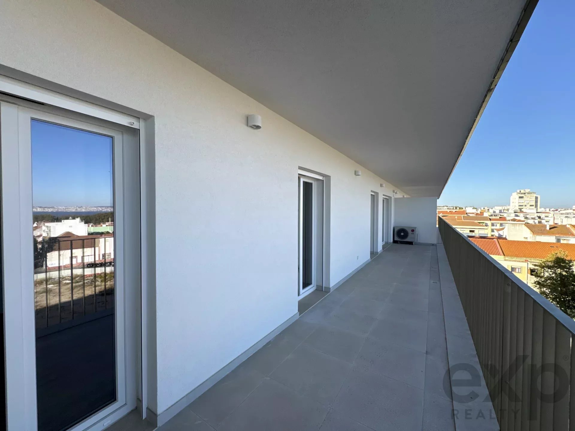 It is more than a simple T2 – it is a two‑bedroom flat featuring a balcony with scenic views, leisure amenities and an enhanced quality of life. 86351022 image 26