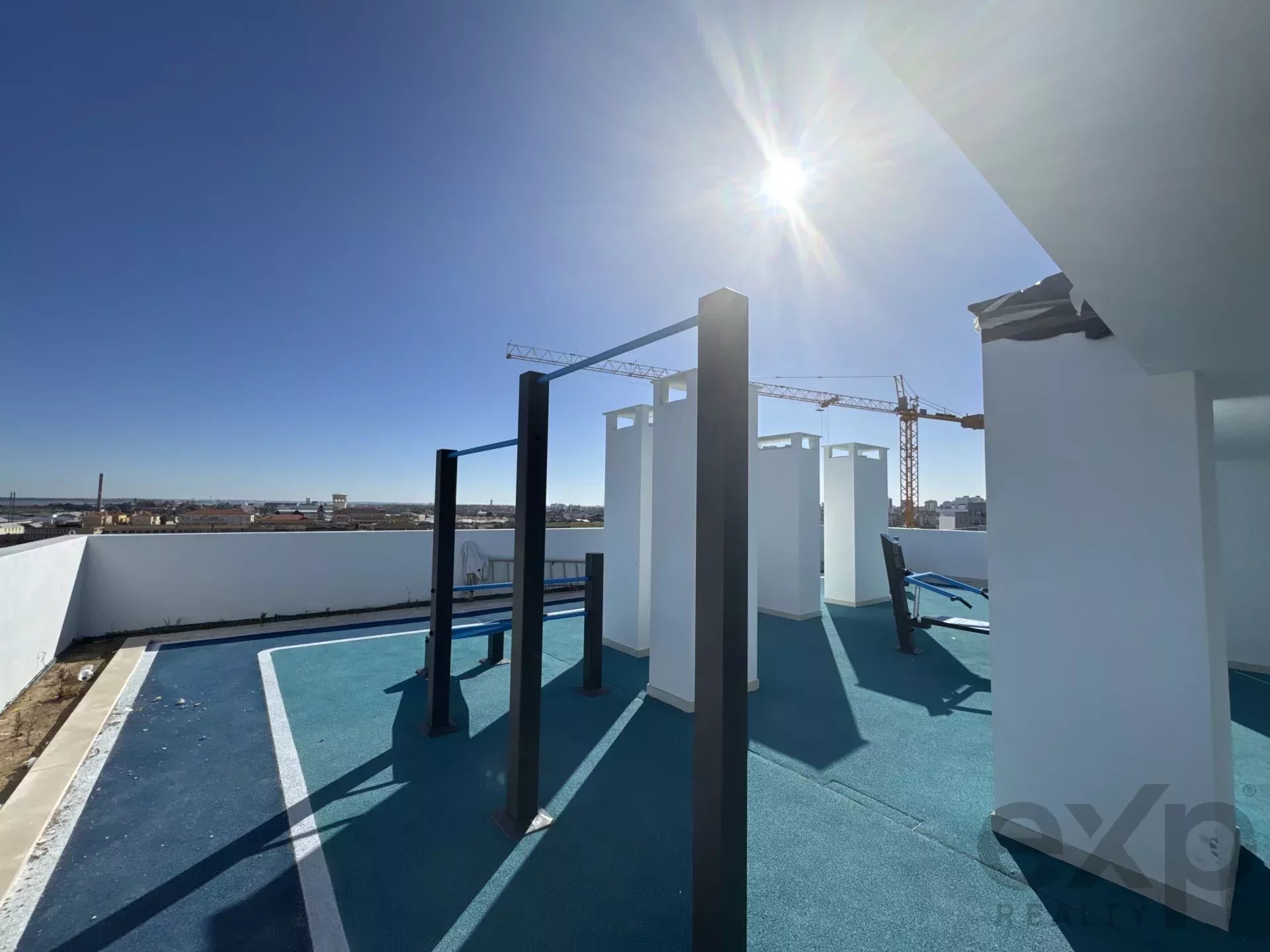 It is more than a simple T2 – it is a two‑bedroom flat featuring a balcony with scenic views, leisure amenities and an enhanced quality of life. 86351022 image 46