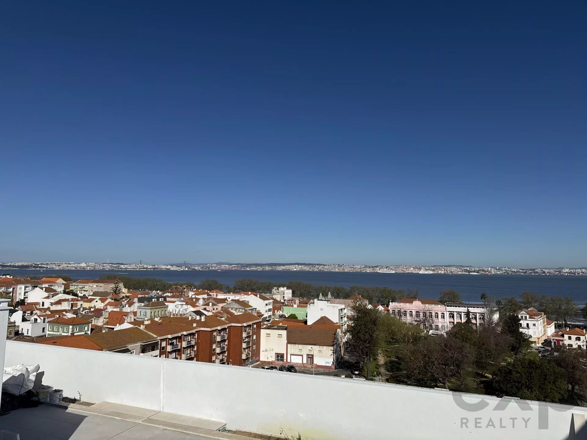It is more than a simple T2 – it is a two‑bedroom flat featuring a balcony with scenic views, leisure amenities and an enhanced quality of life. 86351022 image 41