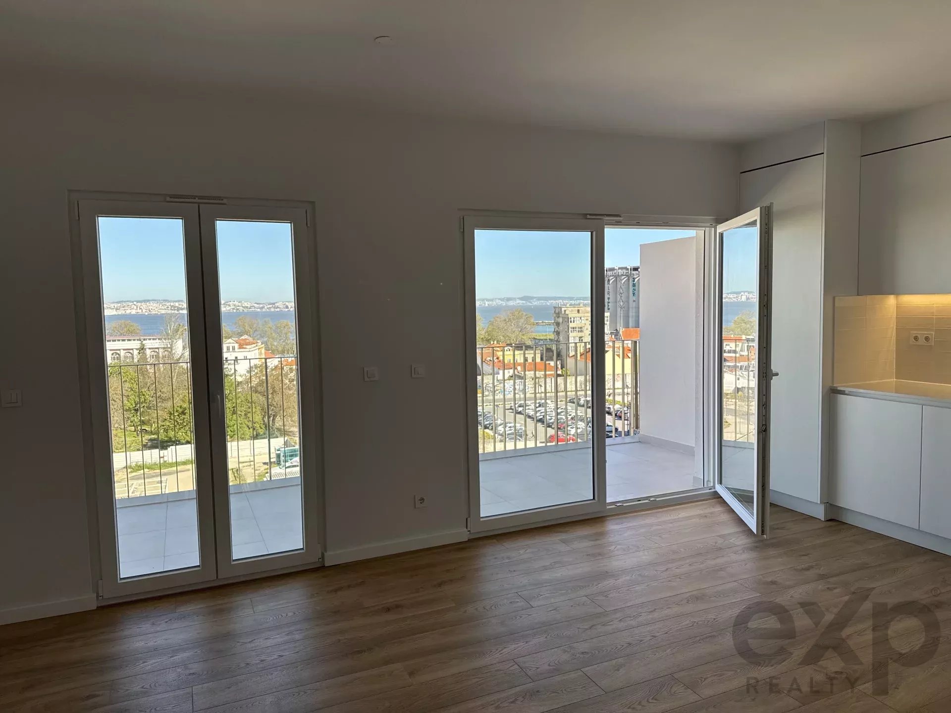 It is more than a simple T2 – it is a two‑bedroom flat featuring a balcony with scenic views, leisure amenities and an enhanced quality of life. 86351022 image 30