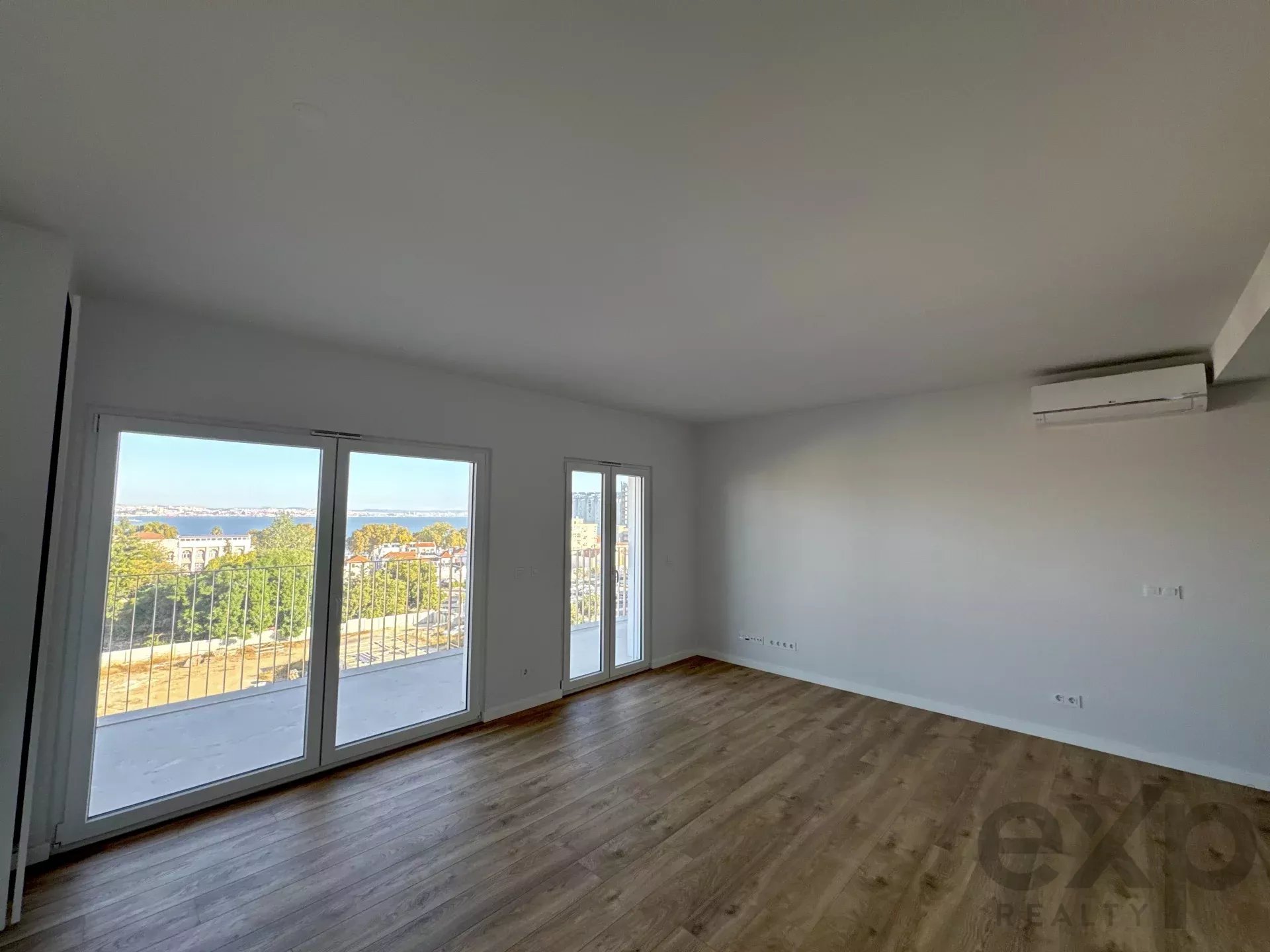 It is more than a simple T2 – it is a two‑bedroom flat featuring a balcony with scenic views, leisure amenities and an enhanced quality of life. 86351022 image 22