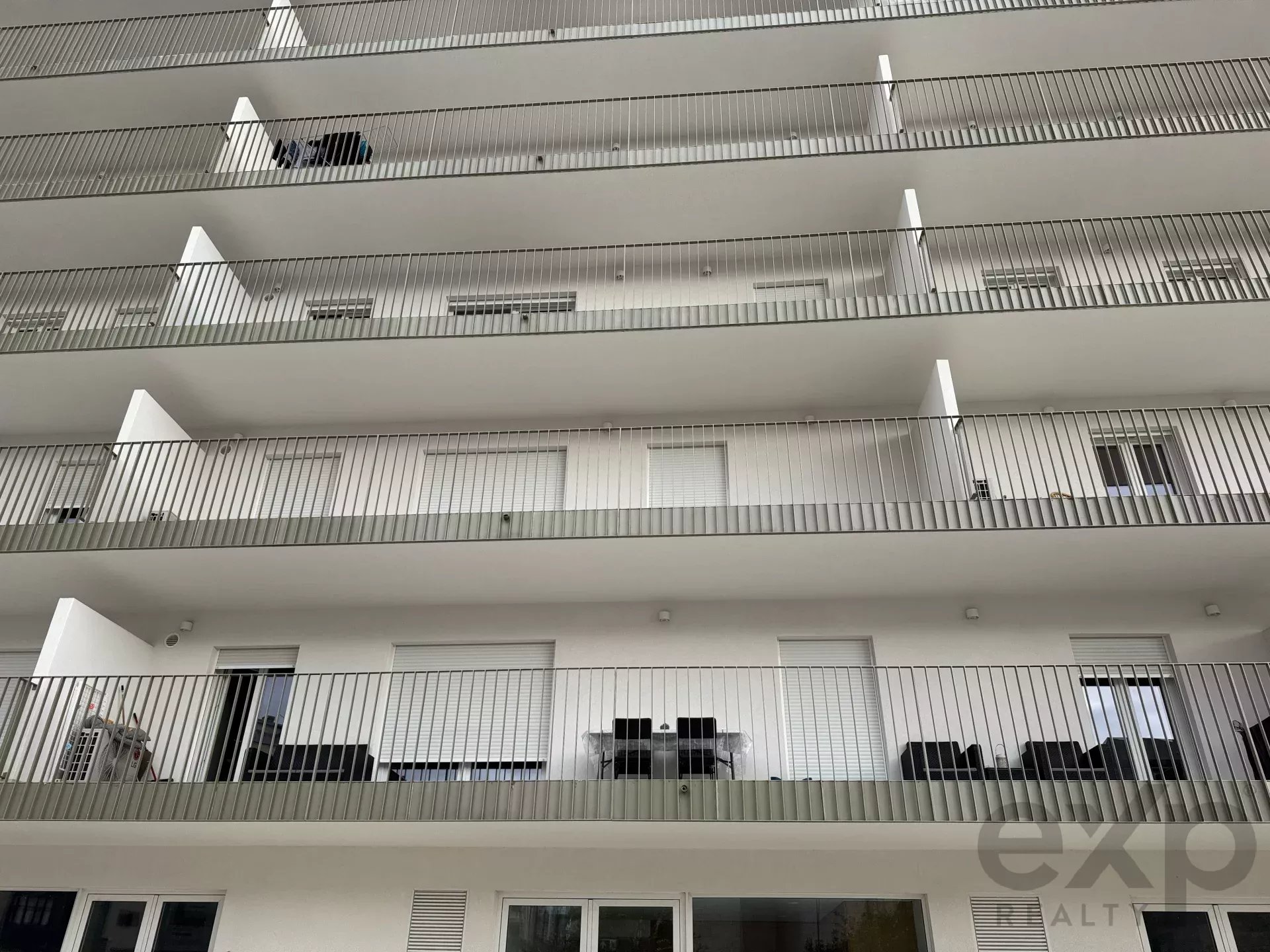 It is more than a simple T2 – it is a two‑bedroom flat featuring a balcony with scenic views, leisure amenities and an enhanced quality of life. 86351022 image 50