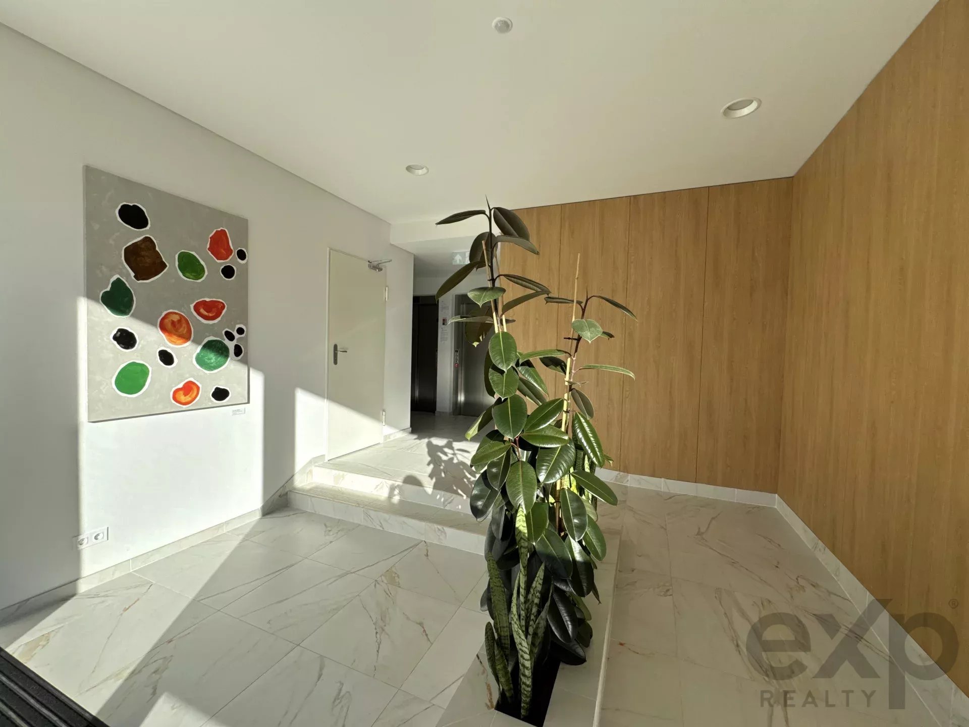 It is more than a simple T2 – it is a two‑bedroom flat featuring a balcony with scenic views, leisure amenities and an enhanced quality of life. 86351022 image 48