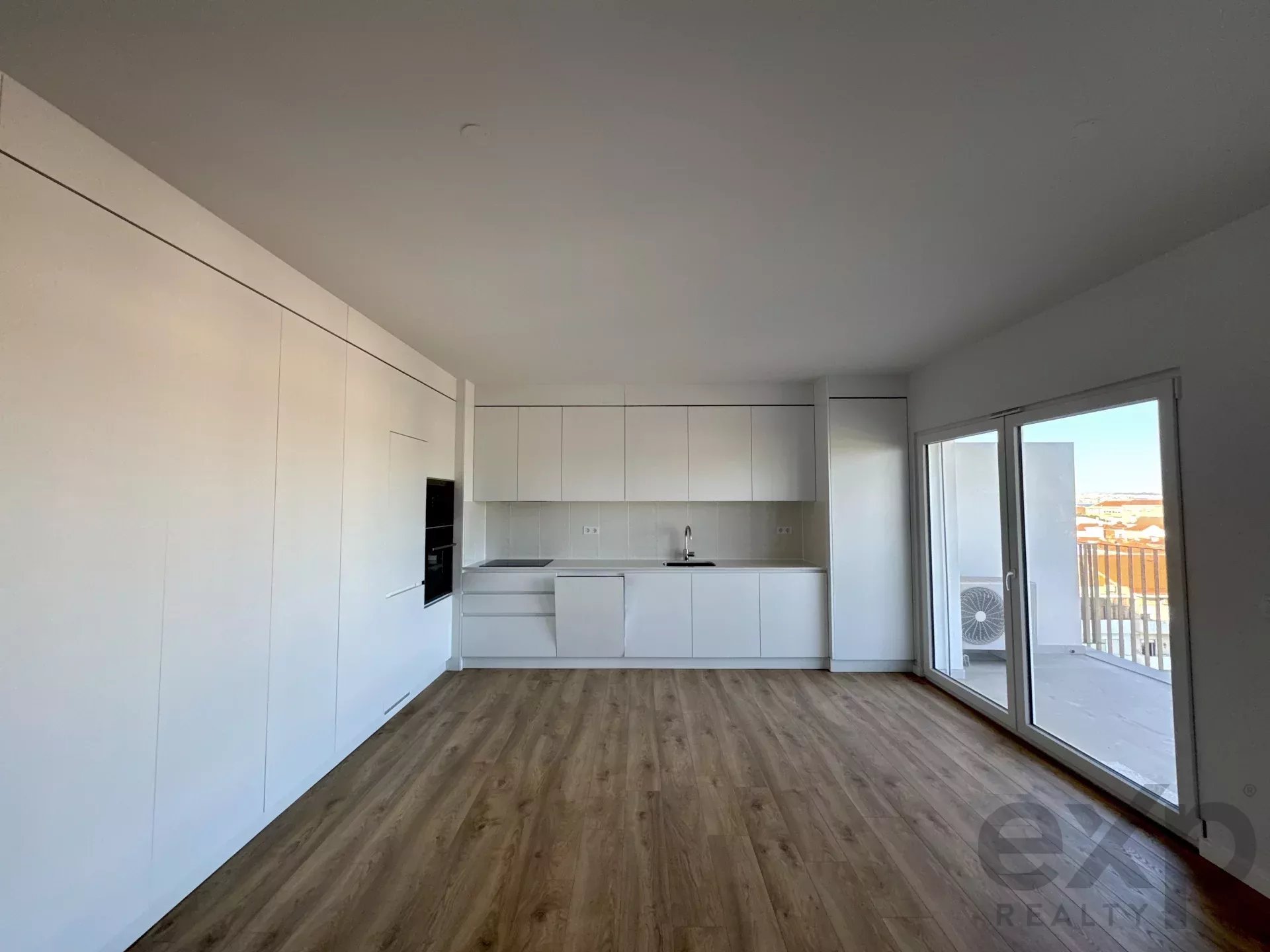 It is more than a simple T2 – it is a two‑bedroom flat featuring a balcony with scenic views, leisure amenities and an enhanced quality of life. 86351022 image 32