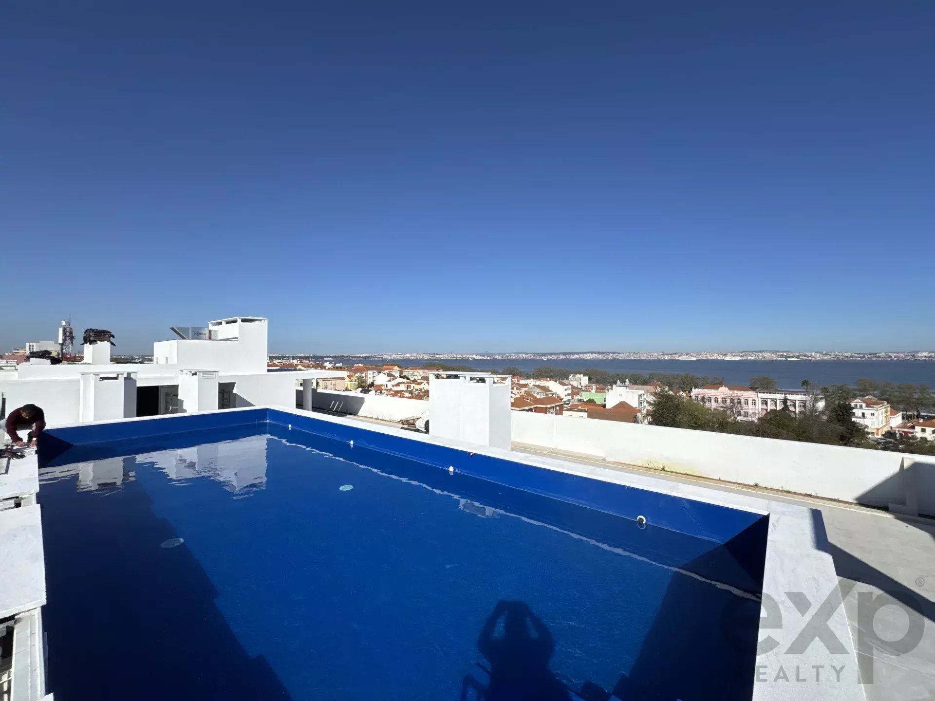 It is more than a simple T2 – it is a two‑bedroom flat featuring a balcony with scenic views, leisure amenities and an enhanced quality of life. 86351022 image 45