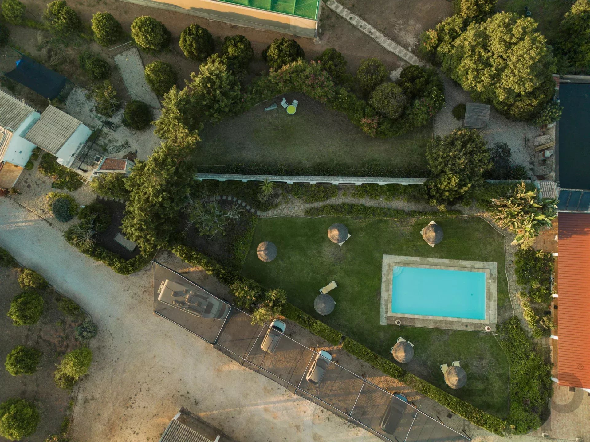 Uma Herdade de 3,3 Hectares no Algarve: Um Refúgio no Campo em Pleno Funcionamento e com Rendimento Ativo