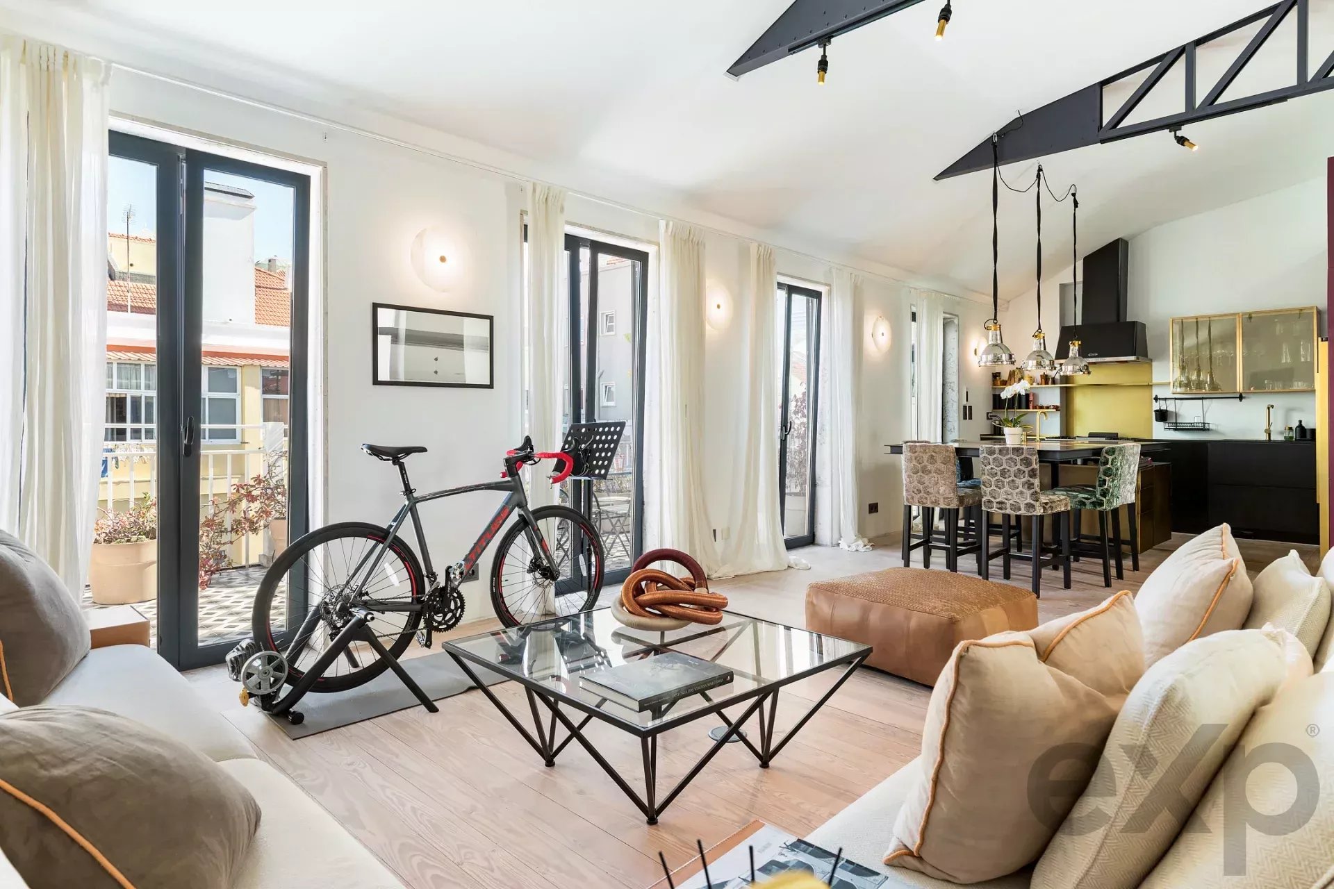 Campo de Ourique, two‑bedroom apartment with terrace and shared pool in the building 86358798 image 1