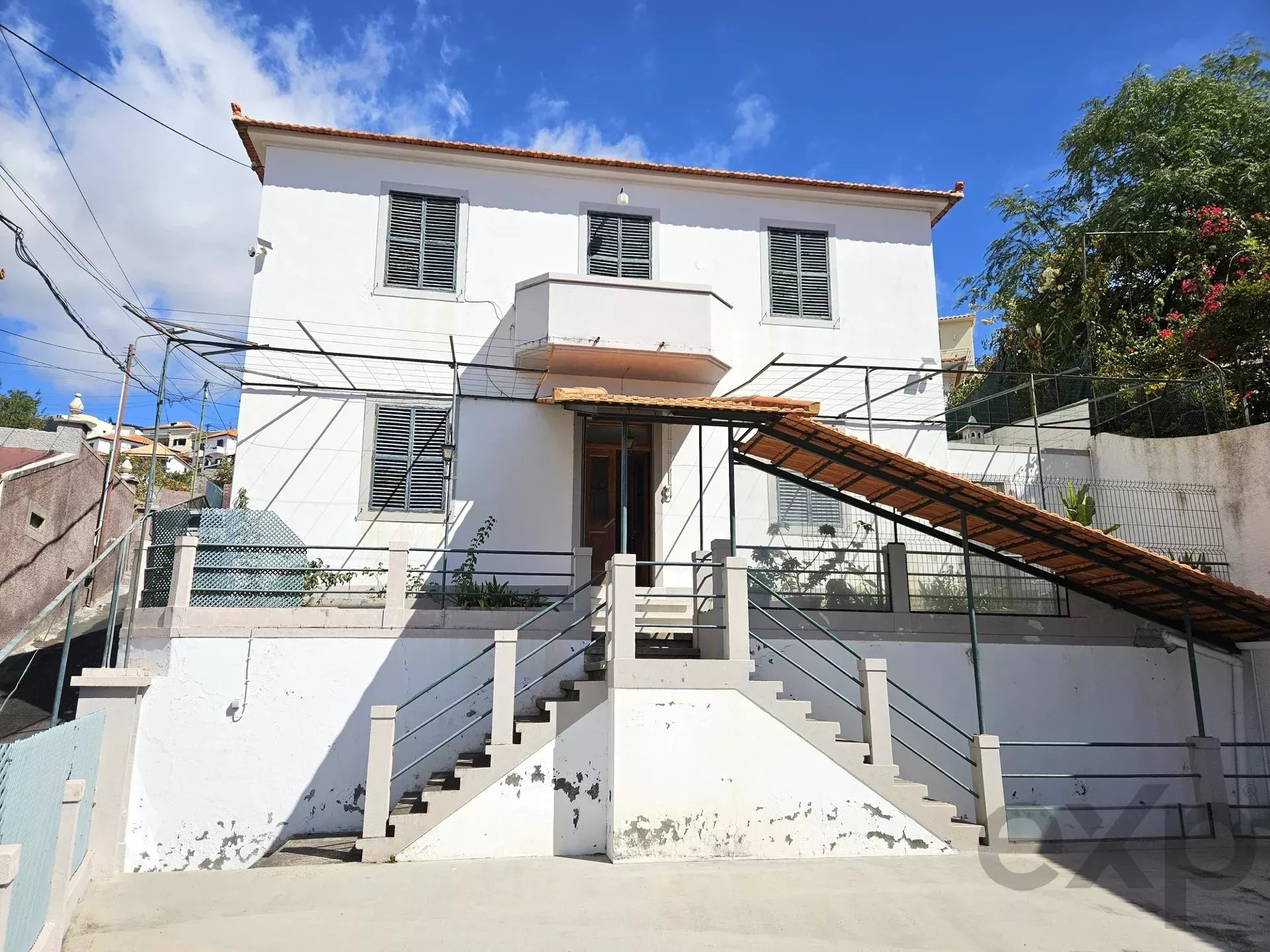 🏠 Moradia no Funchal com vista e localização prime!
