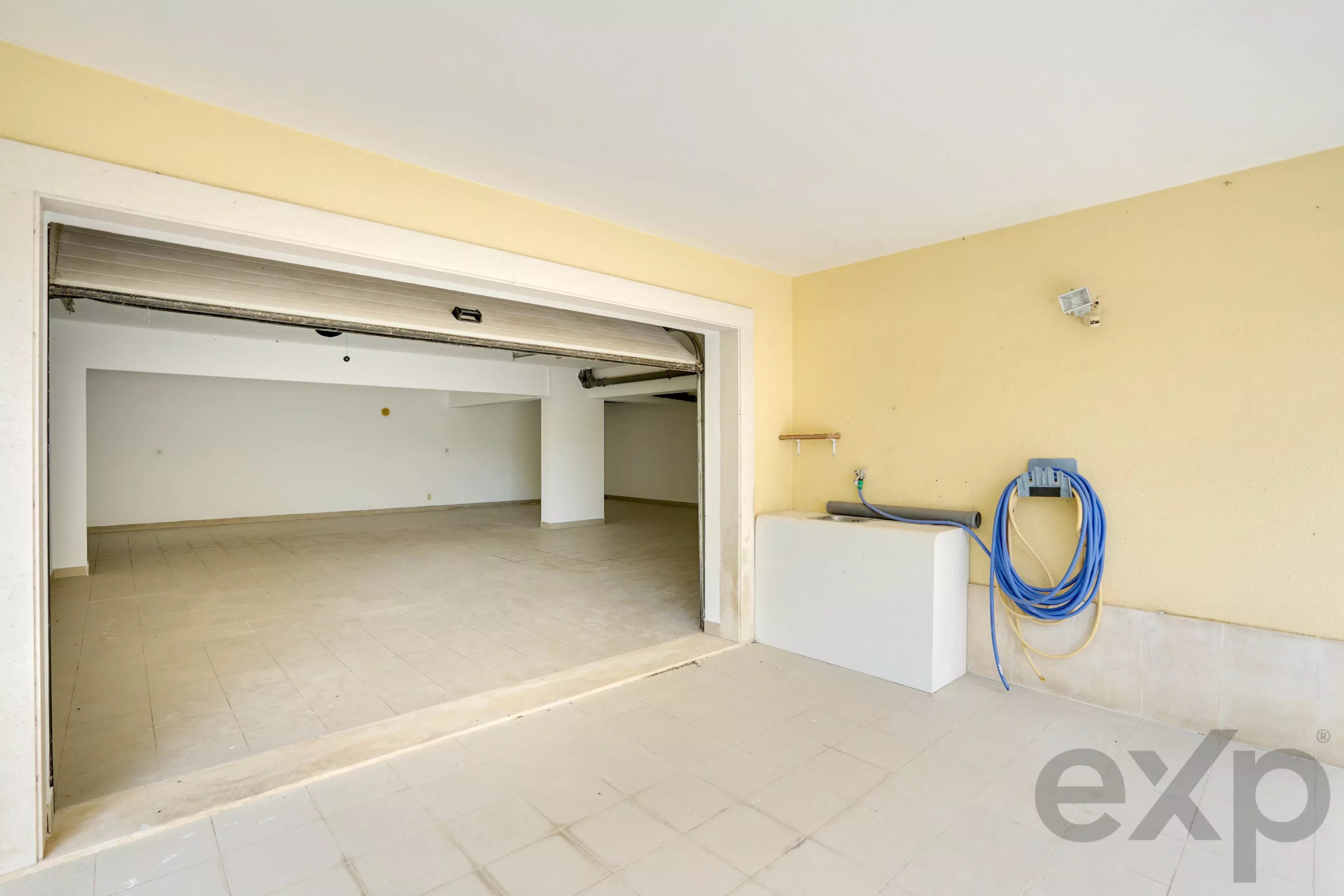 OPPORTUNITY OF THE MONTH: SPACIOUS RESIDENCE AT AN OUTSTANDING PRICE. 86364147 image 44