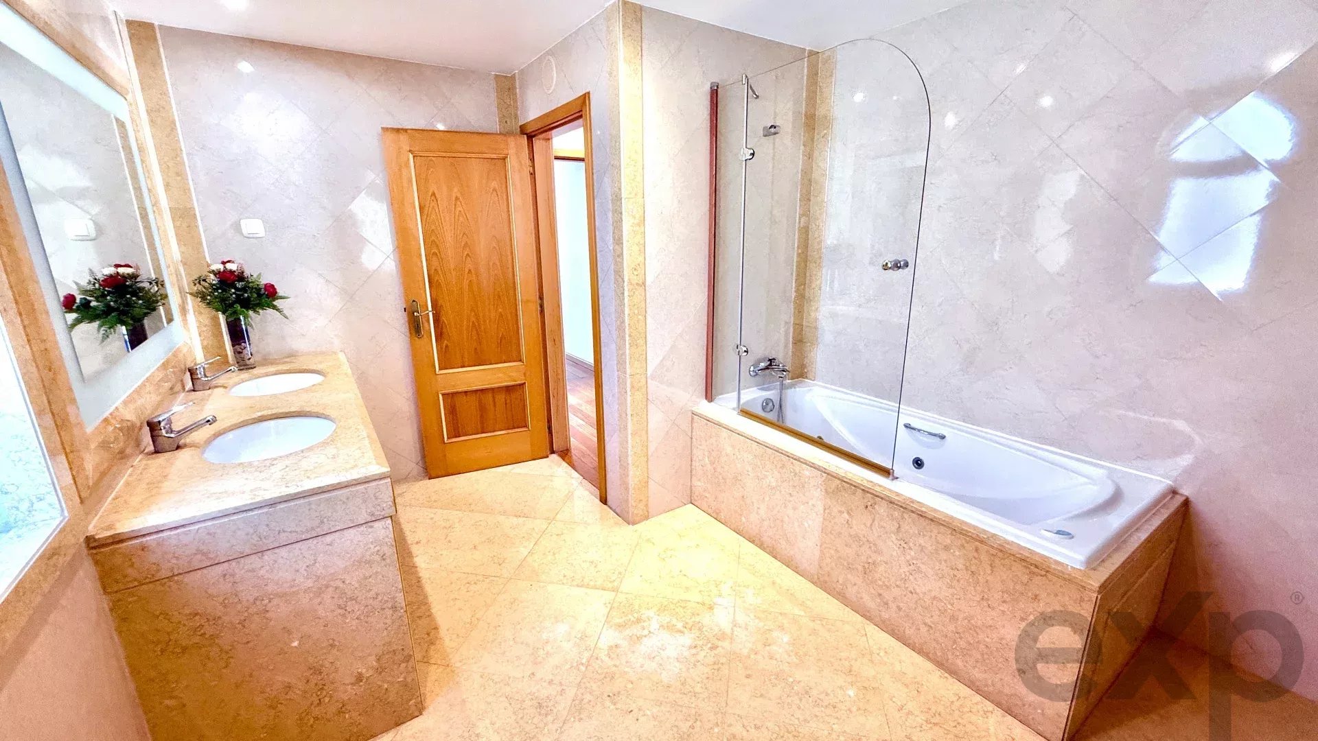 OPPORTUNITY OF THE MONTH: SPACIOUS RESIDENCE AT AN OUTSTANDING PRICE. 86364147 image 26