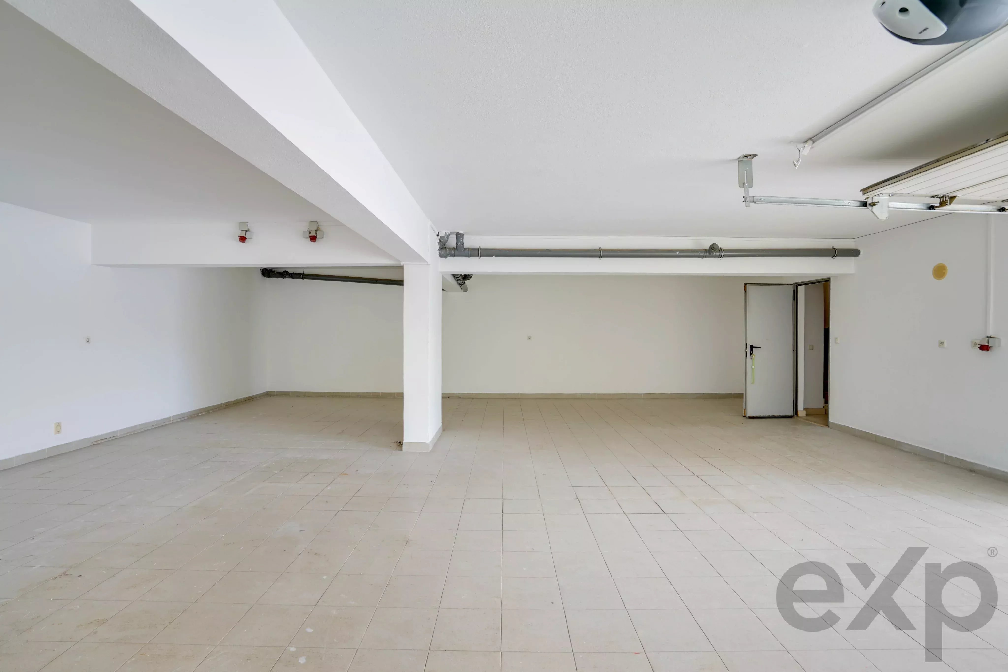 OPPORTUNITY OF THE MONTH: SPACIOUS RESIDENCE AT AN OUTSTANDING PRICE. 86364147 image 41
