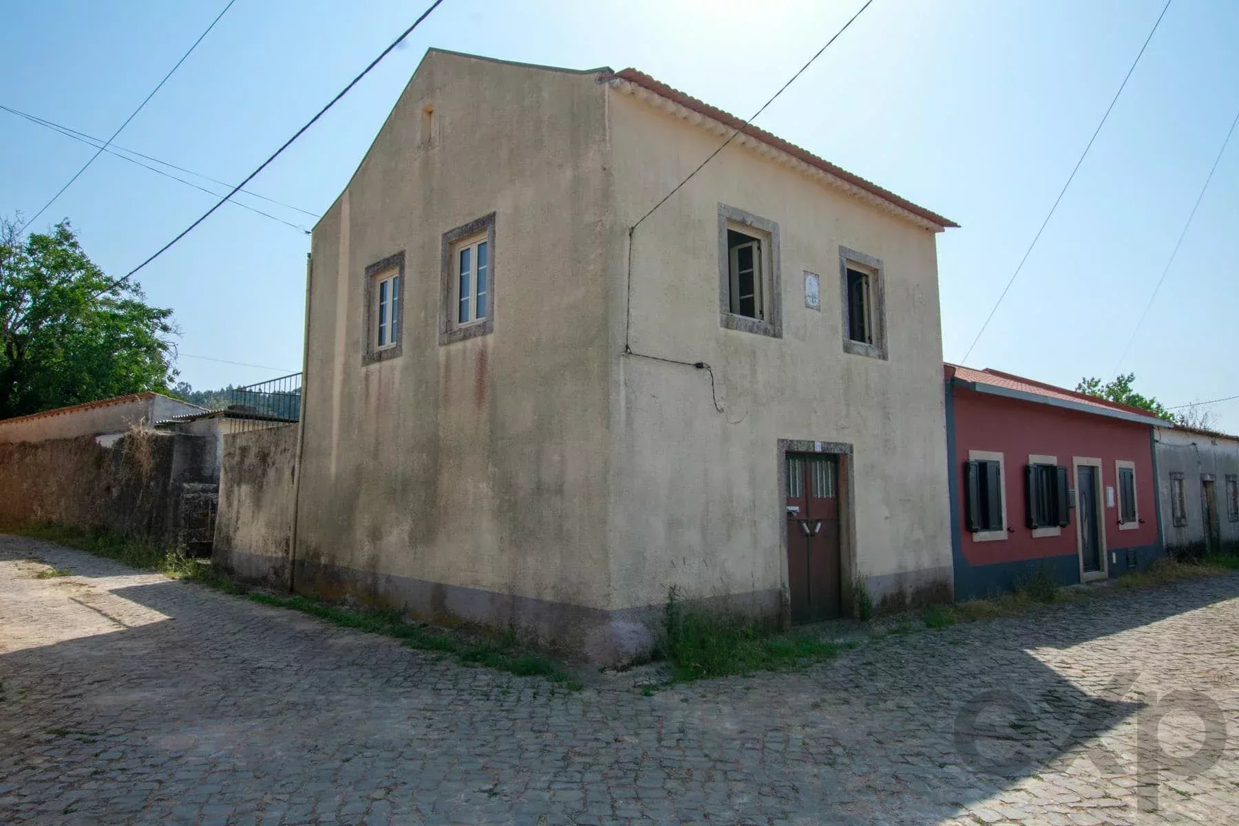 Casa de Pedra com Anexo numa Aldeia Tranquila de Portugal