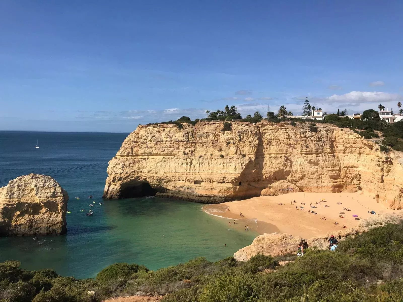 Villa no Algarve, renovada em 2023. 4 q, 2 c de banho, 108 m² em terr. de 1.100 m². Ampliação até 300 m². Jardim virado a sul, piscina, perto do Aeroporto de Faro. Ideal para Airbnb ou família. 86370650 image 24